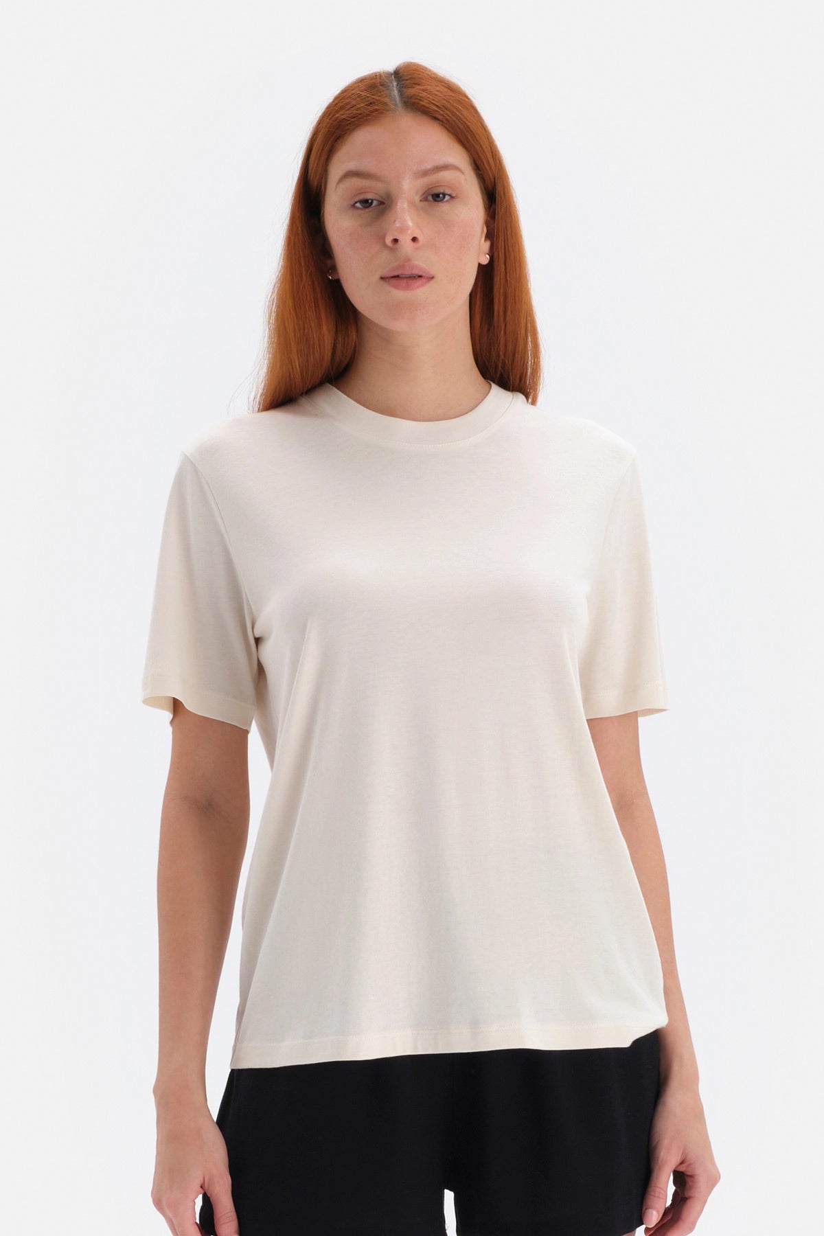 Ekru Bisiklet Yaka Kısa Kol Interlok Pamuklu T-Shirt