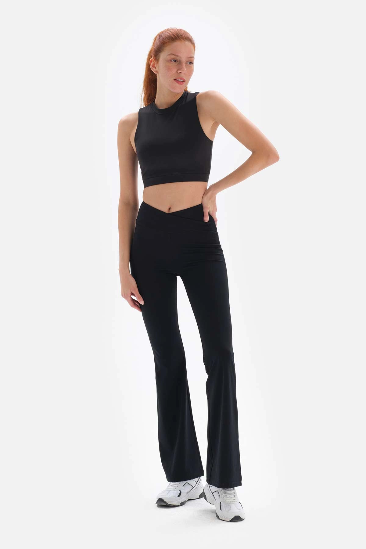 Siyah Dagi Active Sırt Pencereli Sporcu Sütyeni