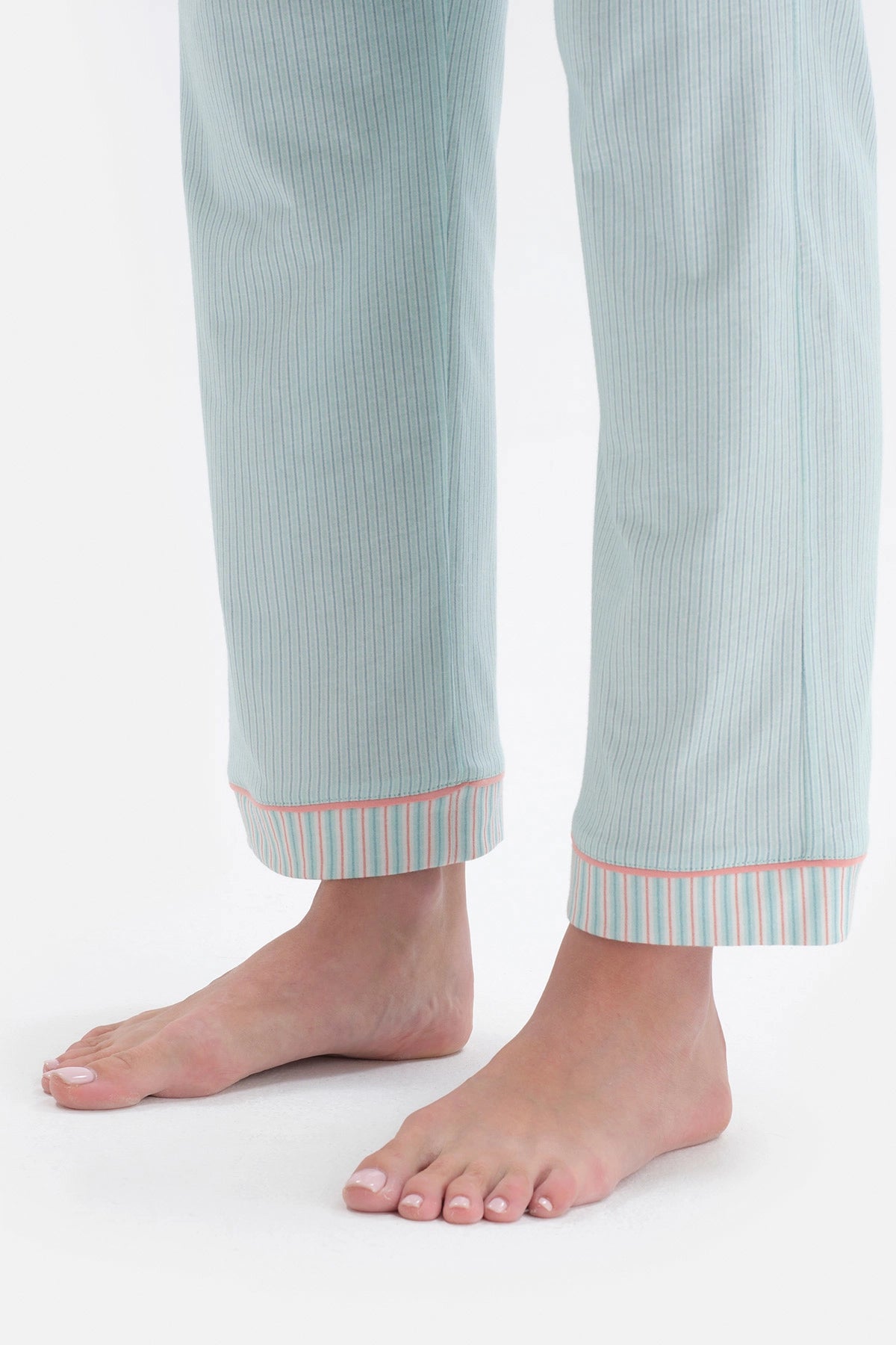 Kırık Beyaz Çizgili Kısa Kol Bisiklet Yaka Pamuklu Pijama Takımı