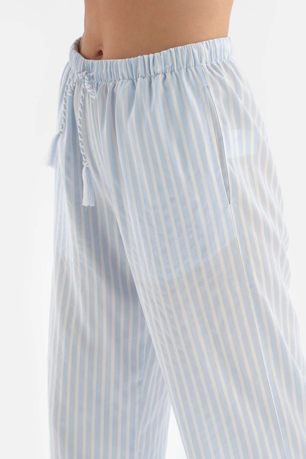 Açıkmavi Çizgili Biye Detaylı Viskon Pijama Takımı