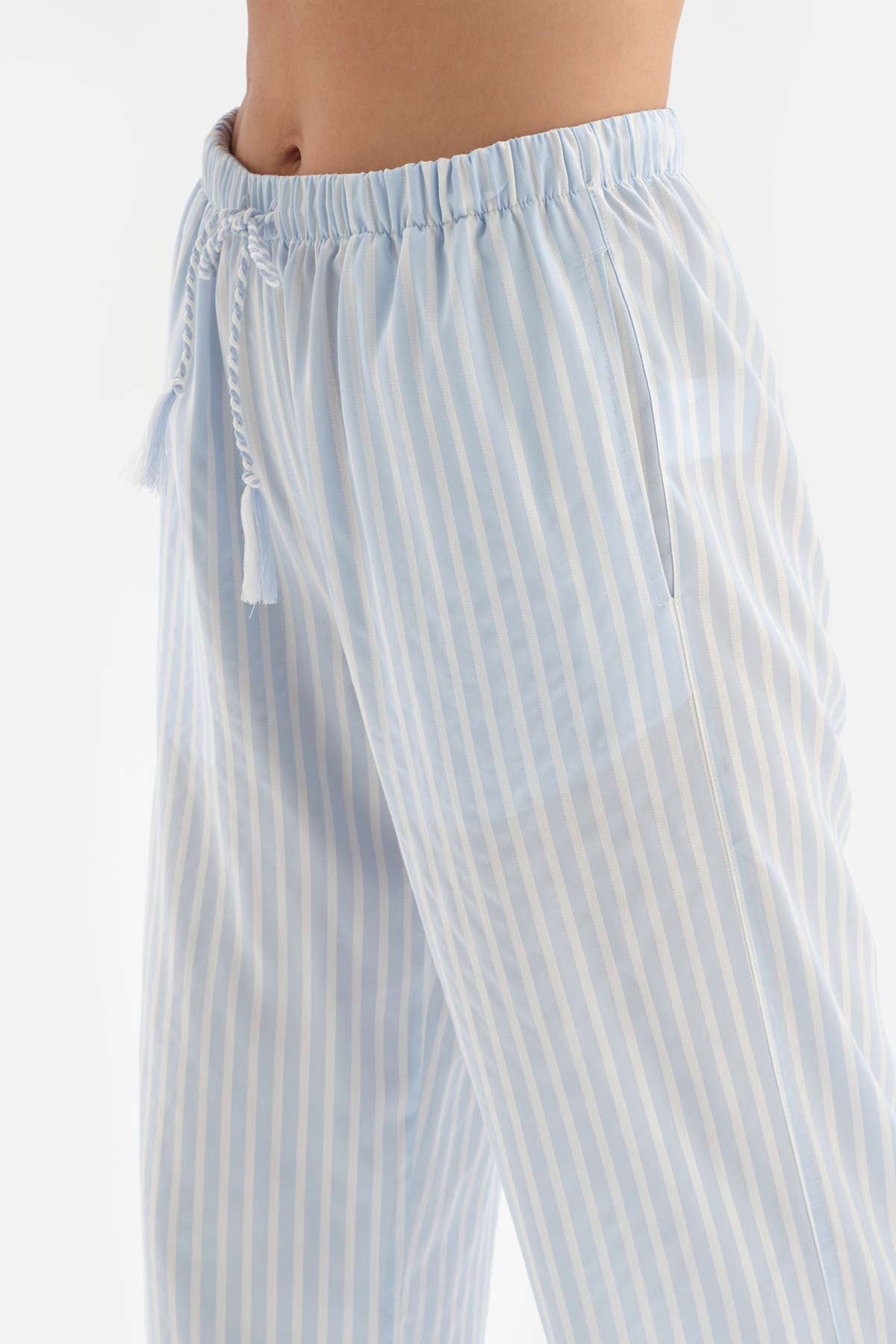 Açıkmavi Çizgili Biye Detaylı Viskon Pijama Takımı