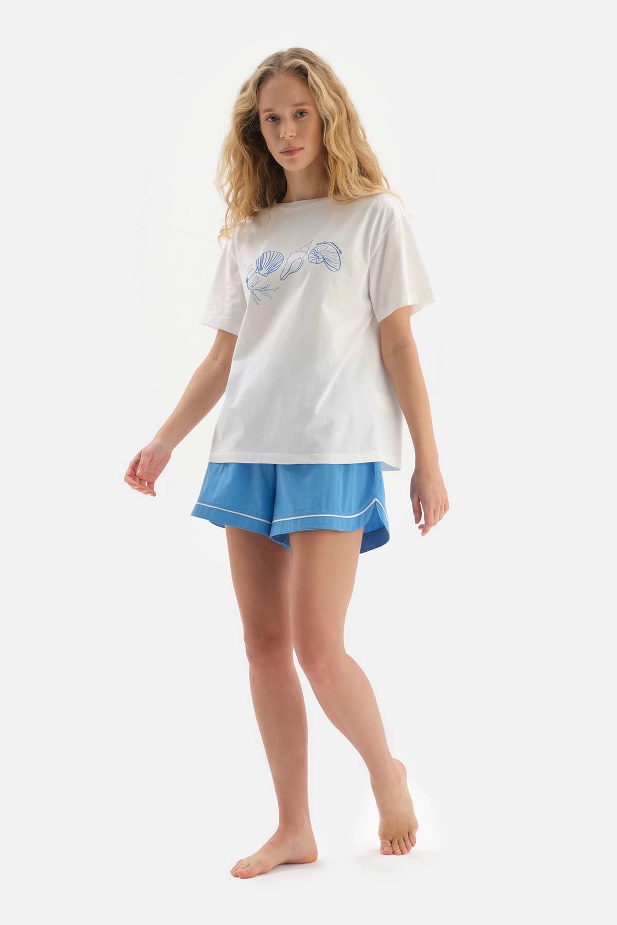 Beyaz Bisiklet Yaka Baskılı Pamuklu Şortlu Pijama Takımı