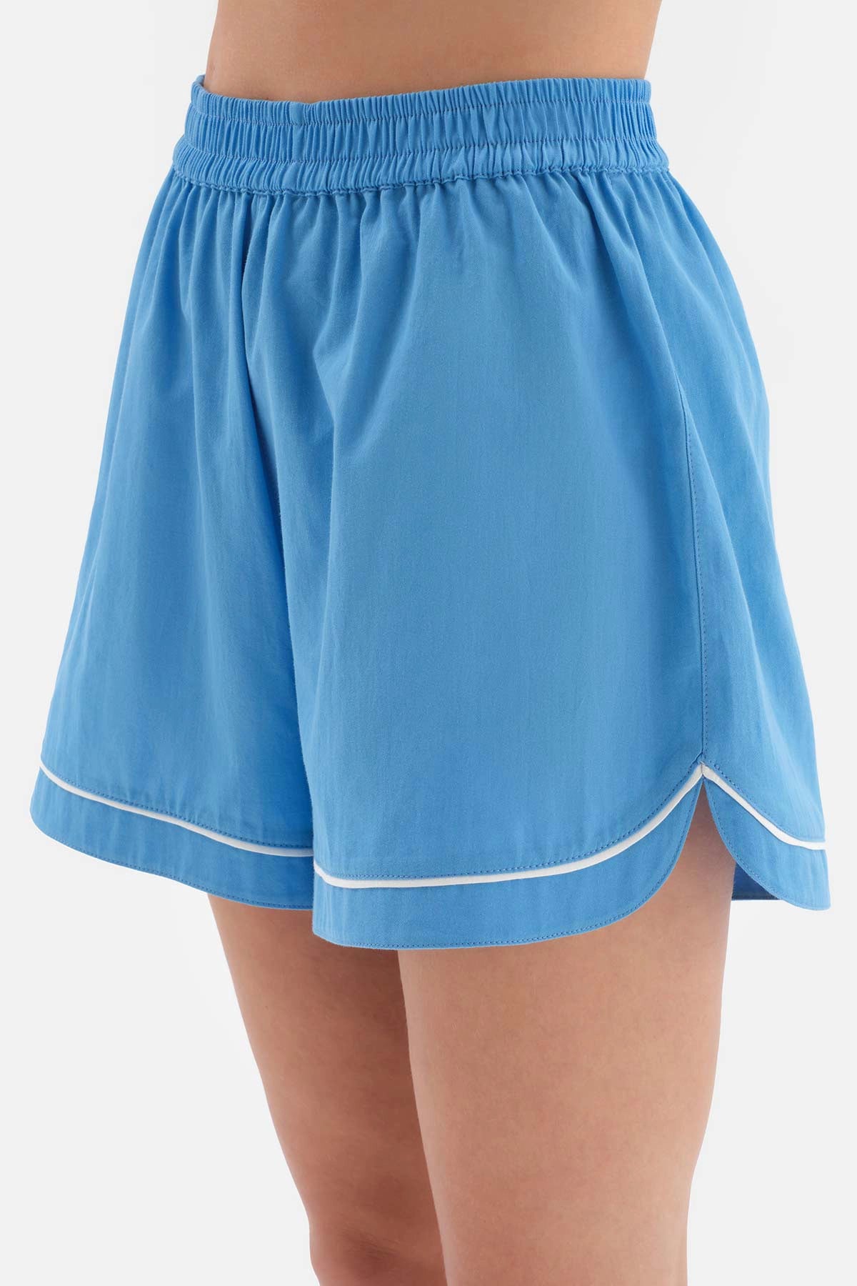 Beyaz Bisiklet Yaka Baskılı Pamuklu Şortlu Pijama Takımı