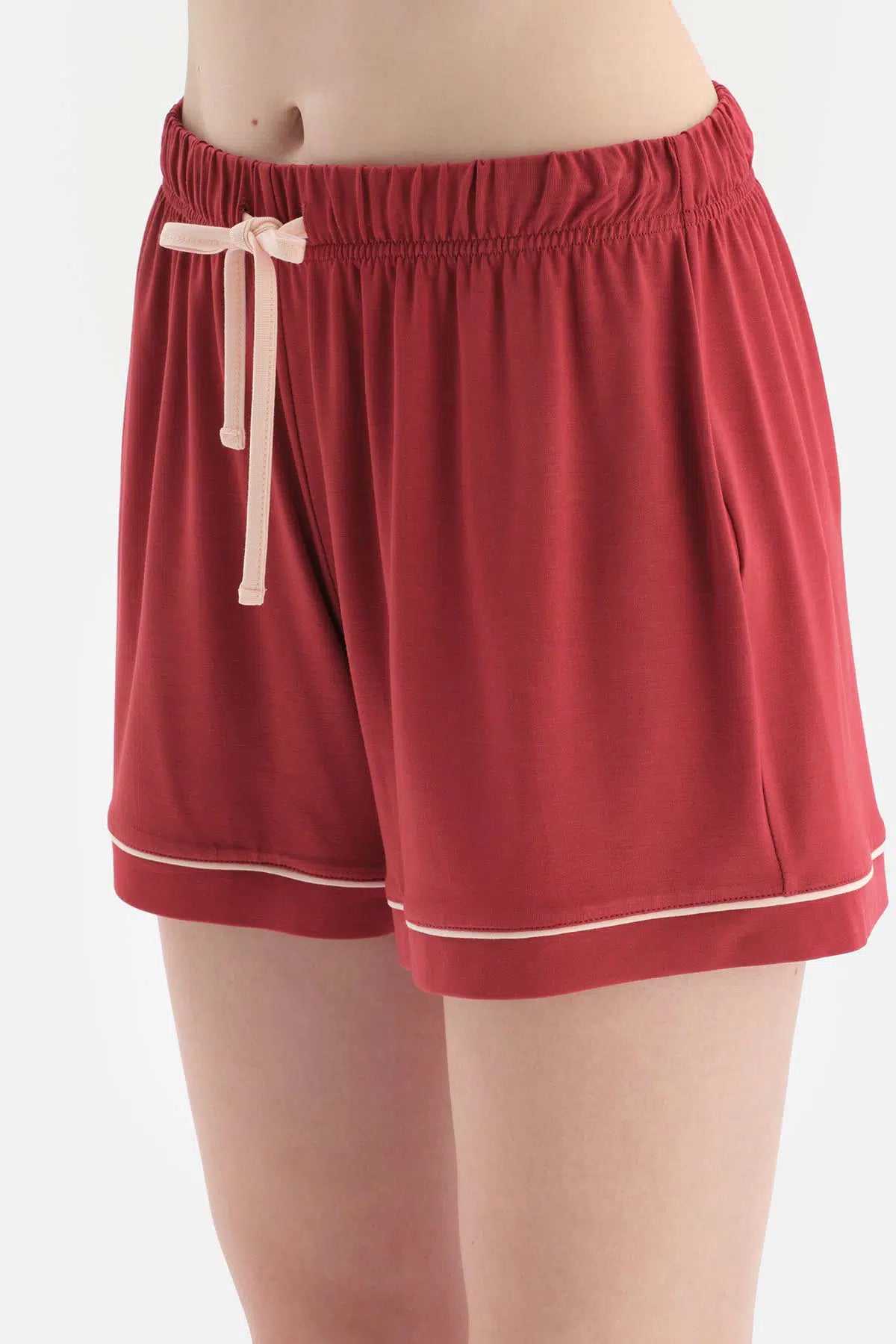 Beyaz Kısa Kollu Önü Baskılı Viskon Şortlu Pijama Takımı