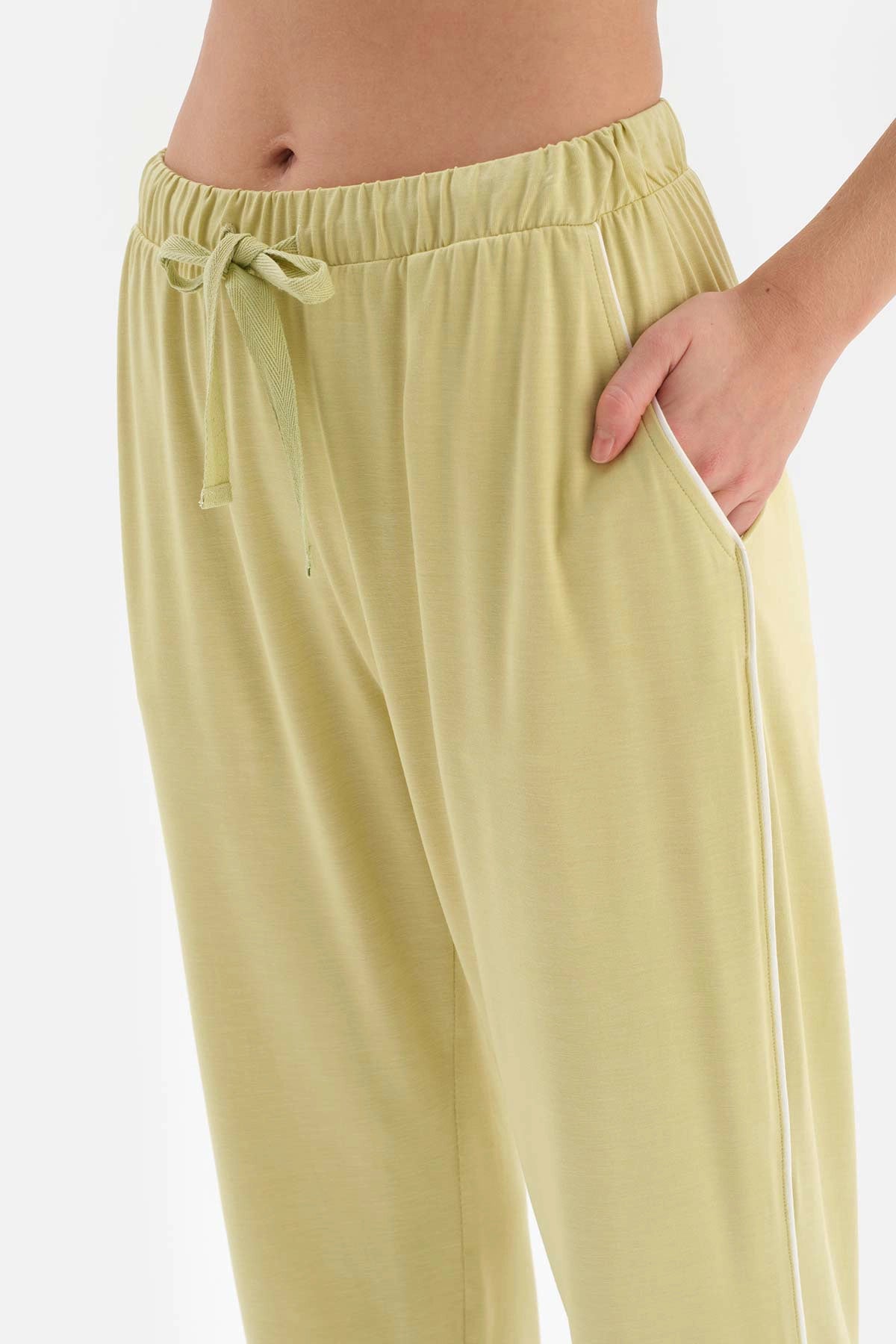 Beyaz V Yaka Kısa Kollu Pamuklu Pijama Takımı