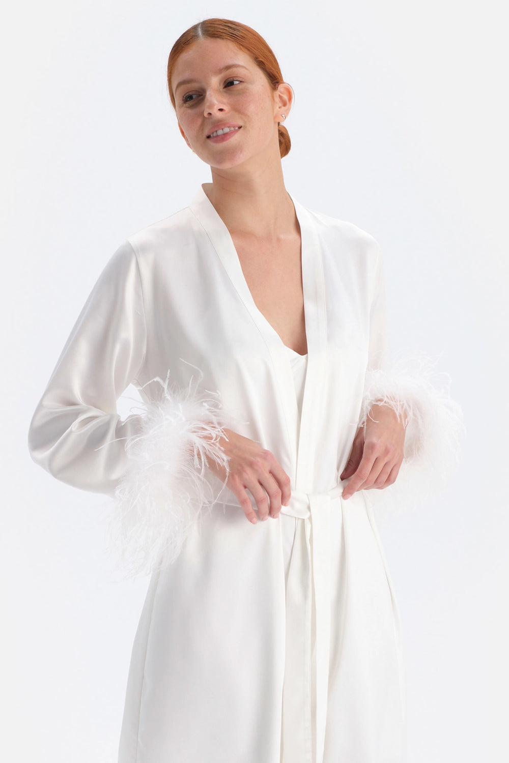 Beyaz Otrişli Bride Saten Sabahlık