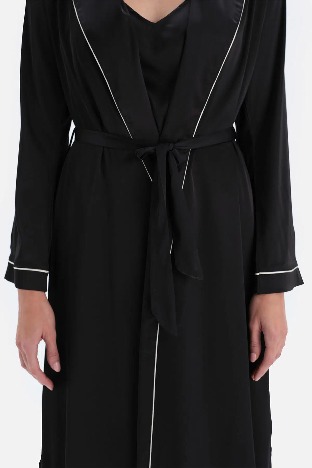 Siyah Biye Detaylı Bride Saten Sabahlık