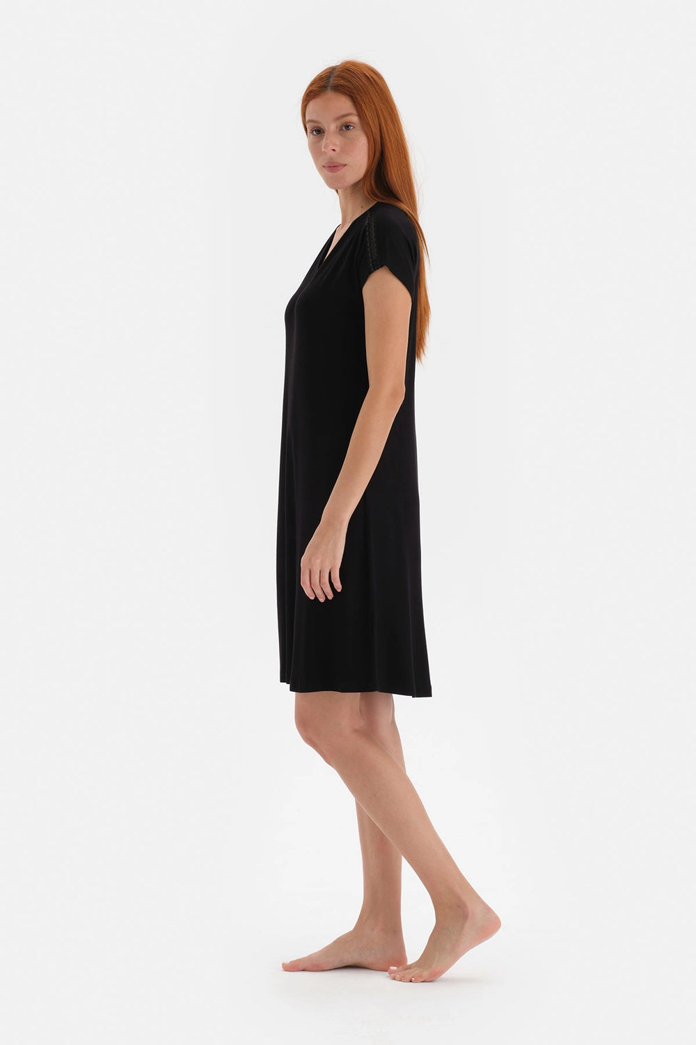 Siyah Kısa Kollu Dantel Detaylı Viskon Gecelik