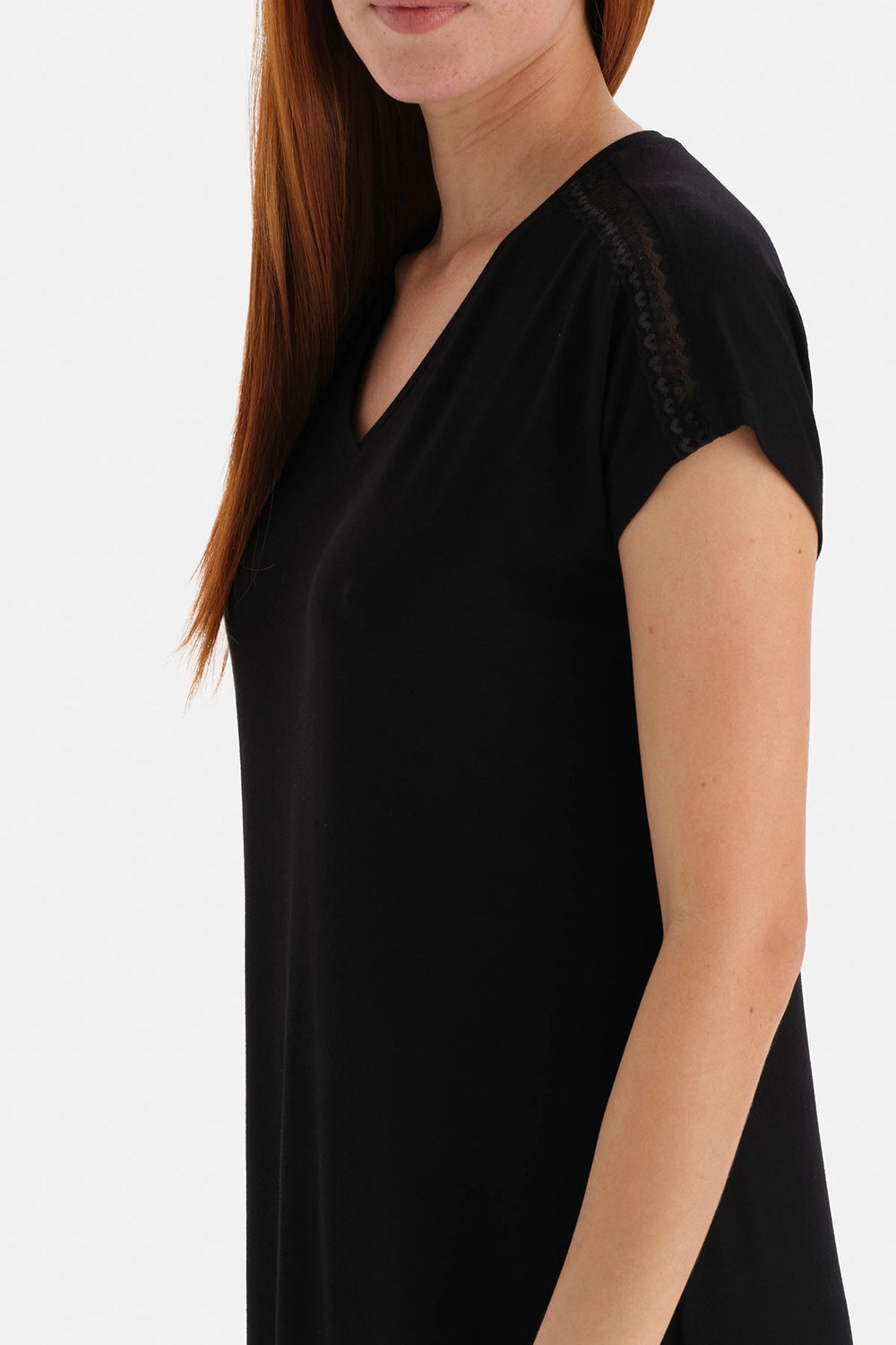 Siyah Kısa Kollu Dantel Detaylı Viskon Gecelik