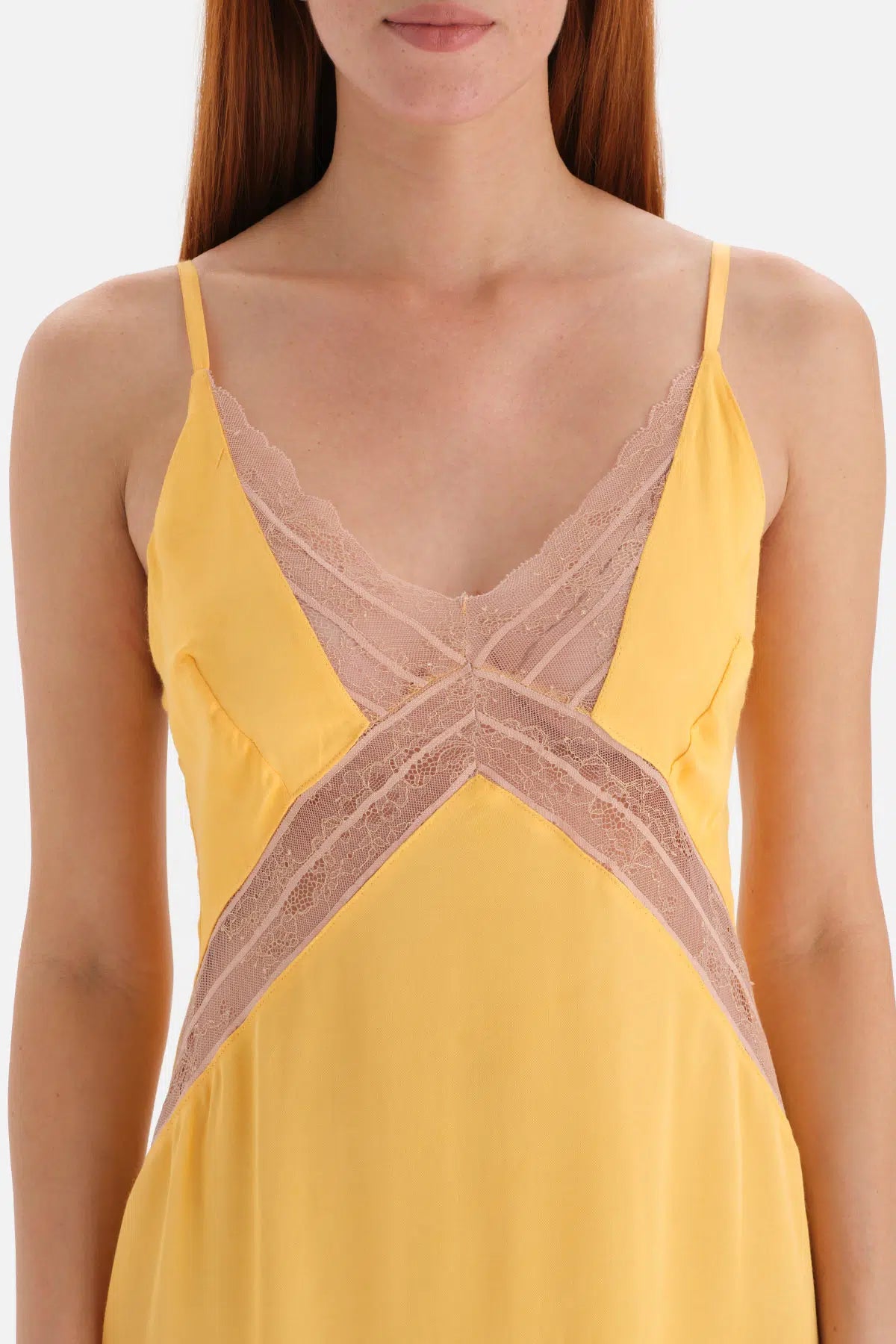 Sarı Dantel Detaylı Askılı Viskon Gecelik