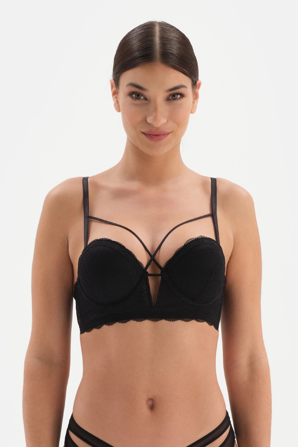 Siyah Balenli Dolgulu Dantel Detaylı Sütyen