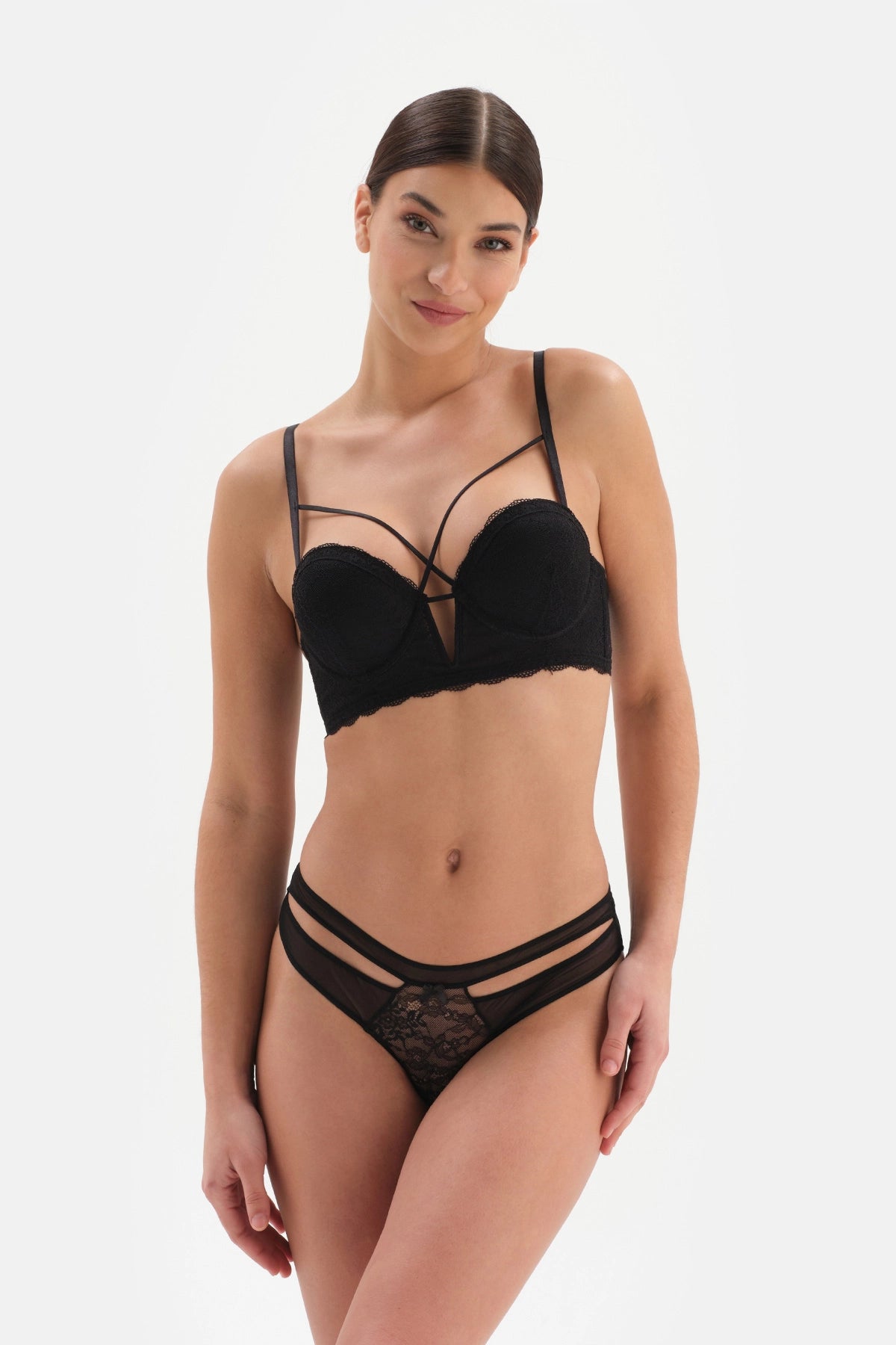 Siyah Balenli Dolgulu Dantel Detaylı Sütyen