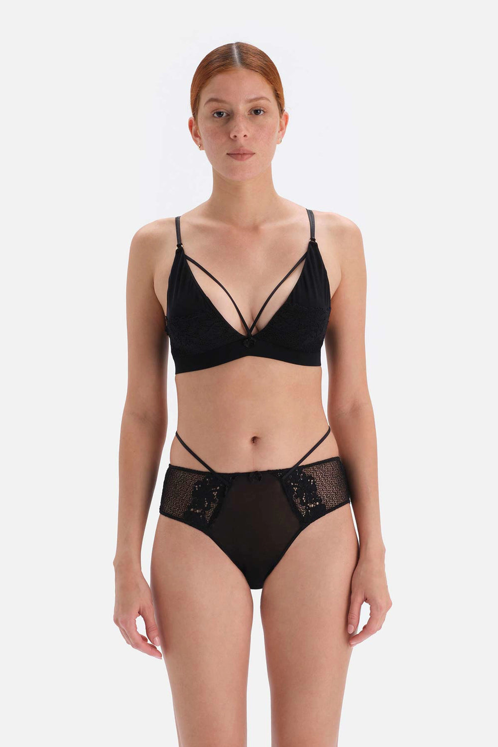 Siyah Dolgusuz Kaplı Göğüs Ipi Dekolteli Dantelli Sütyen