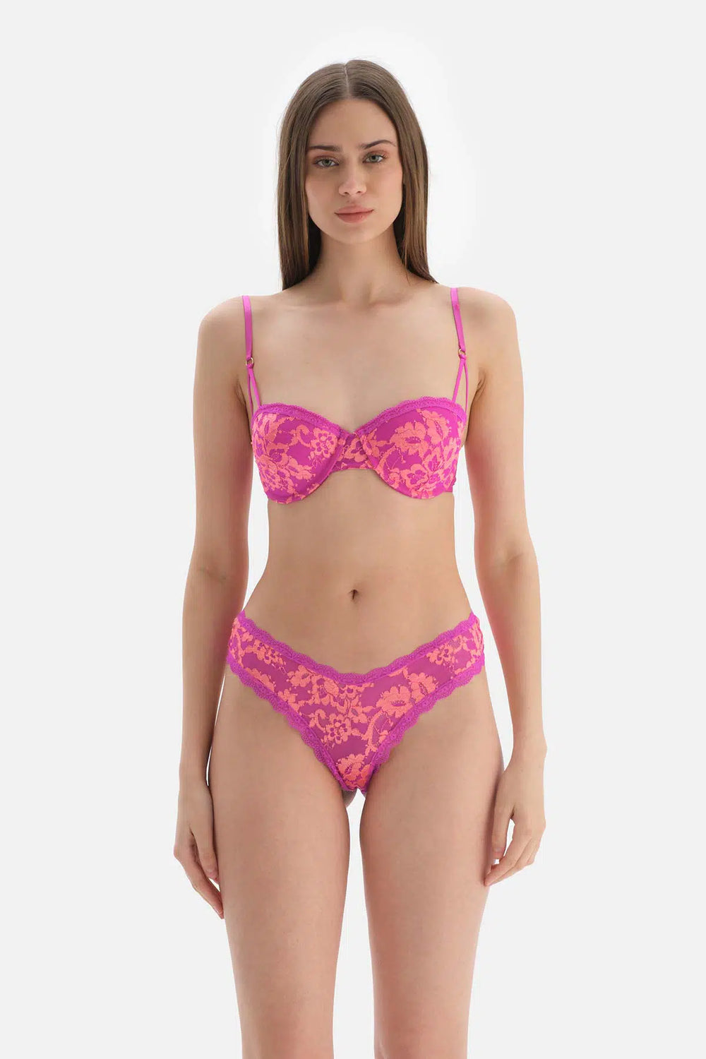 Pembe Dantel Detaylı Tanga