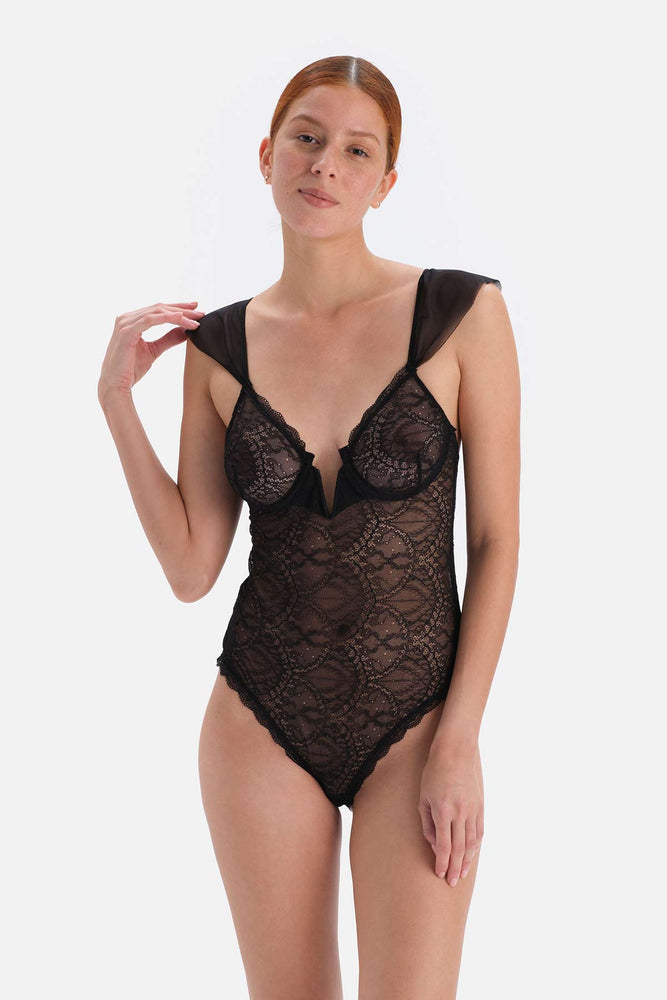 Siyah Şerit Detaylı Dantelli Bodysuit