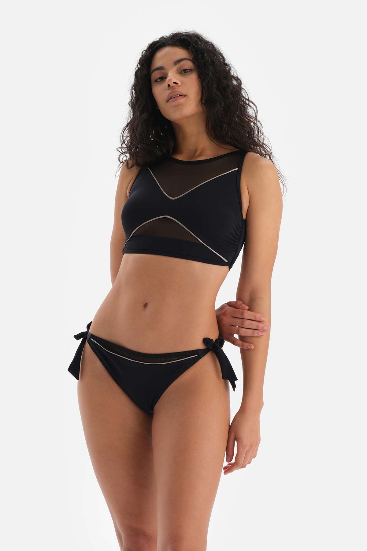 Siyah Düşük Bel Kalın Bağcıklı Bikini Altı