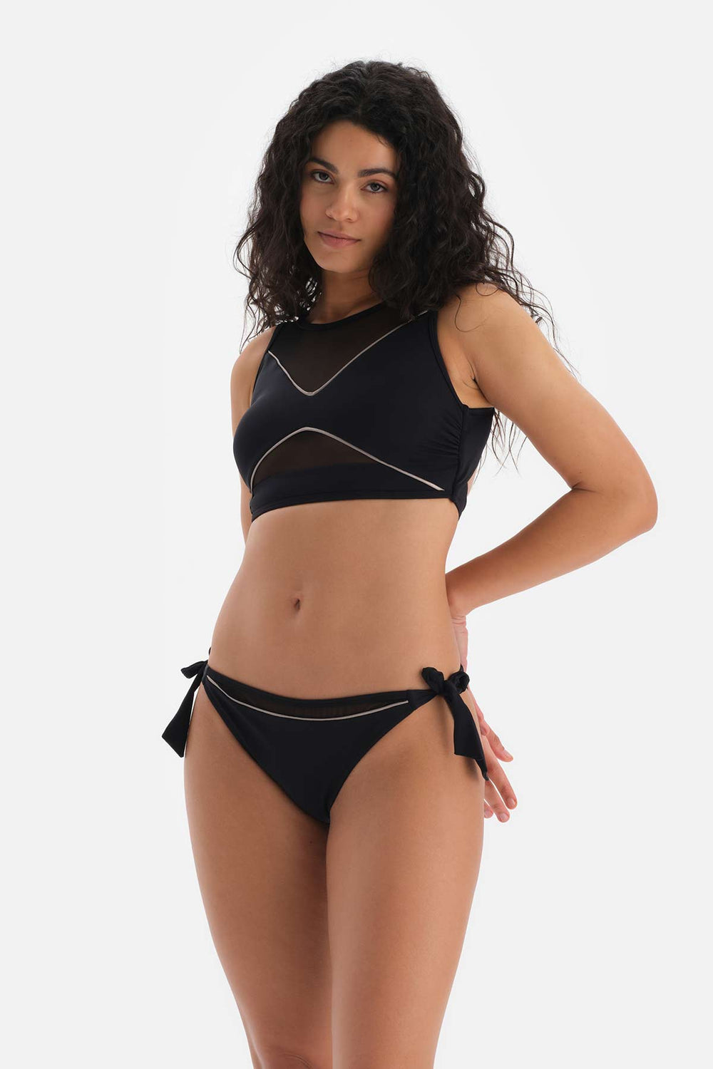 Siyah Düşük Bel Kalın Bağcıklı Bikini Altı