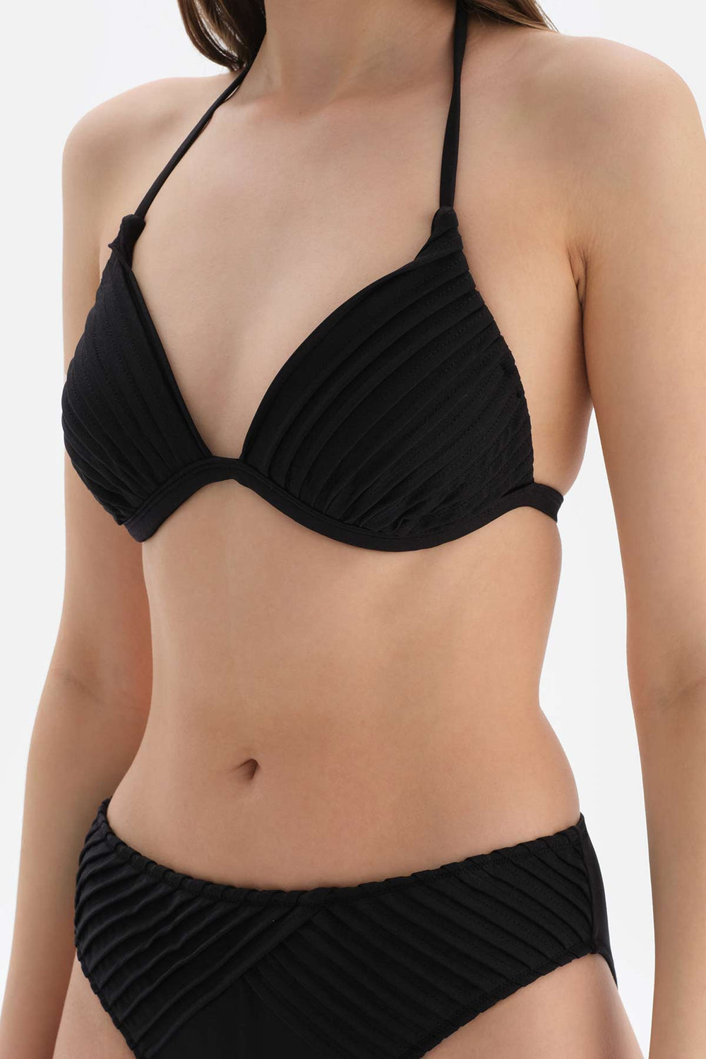 Siyah Üçgen Kaplı Bikini Üstü