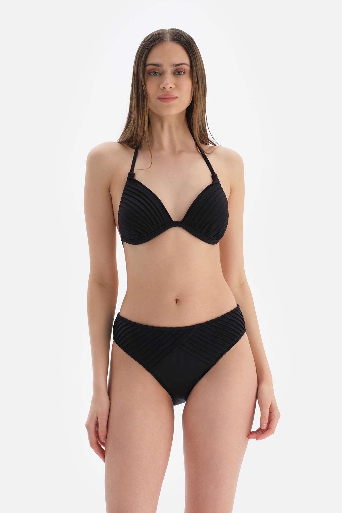 Siyah Üçgen Kaplı Bikini Üstü