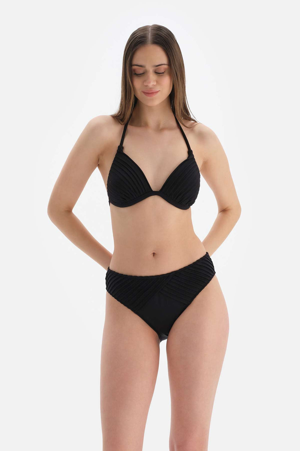 Siyah Üçgen Kaplı Bikini Üstü