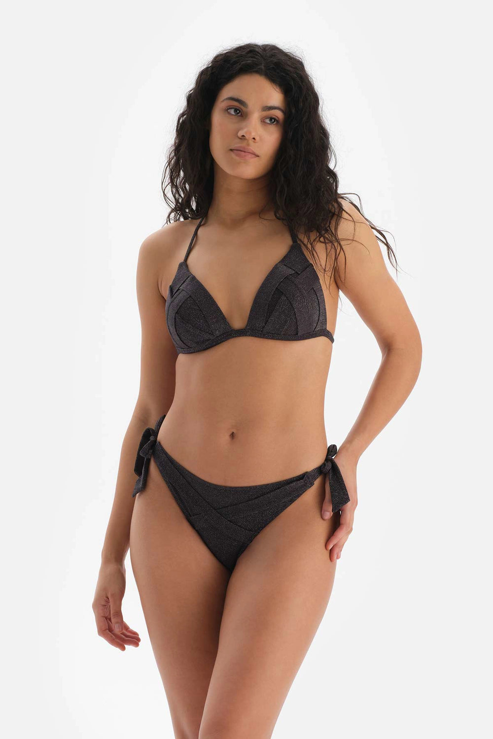 Siyah Üçgen Kaplı Bikini Üstü