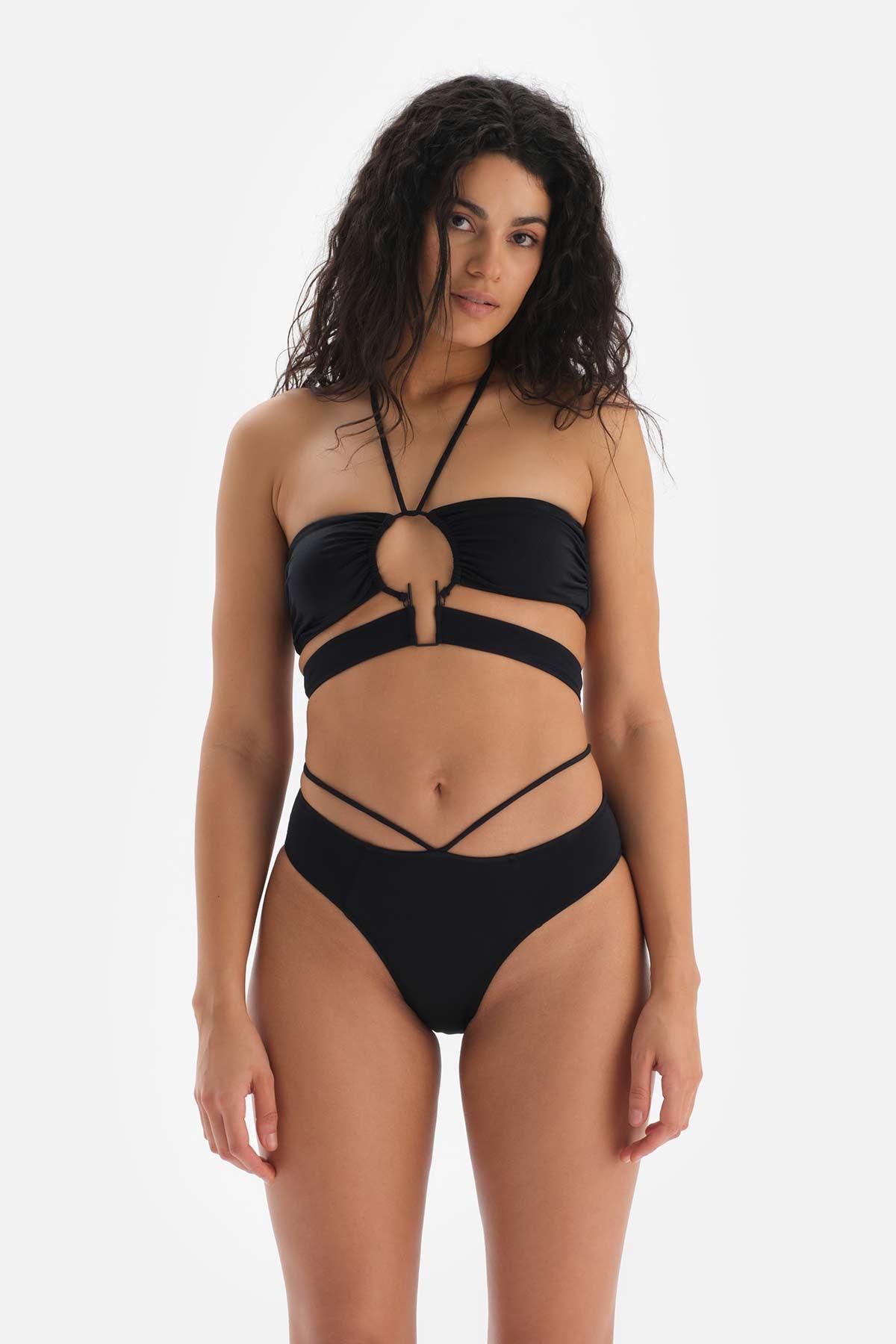 Siyah Sabit Askılı Straplez Bikini Üstü