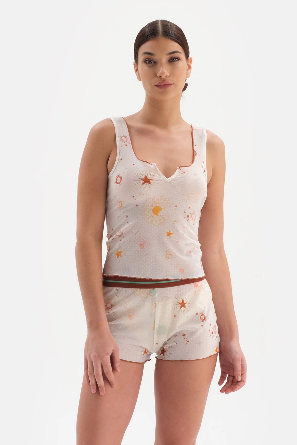 Desenlı Desenli Gökyüzü Temalı Şortlu Pijama Takımı