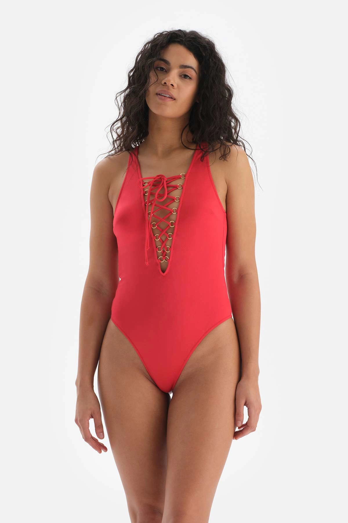 Kırmızı Sırt Dekolteli String Mayo