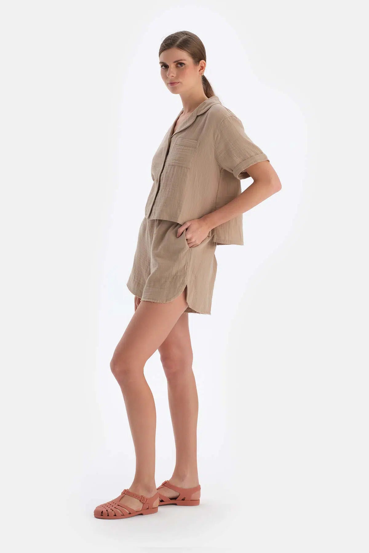 Bej Müslin Şort
