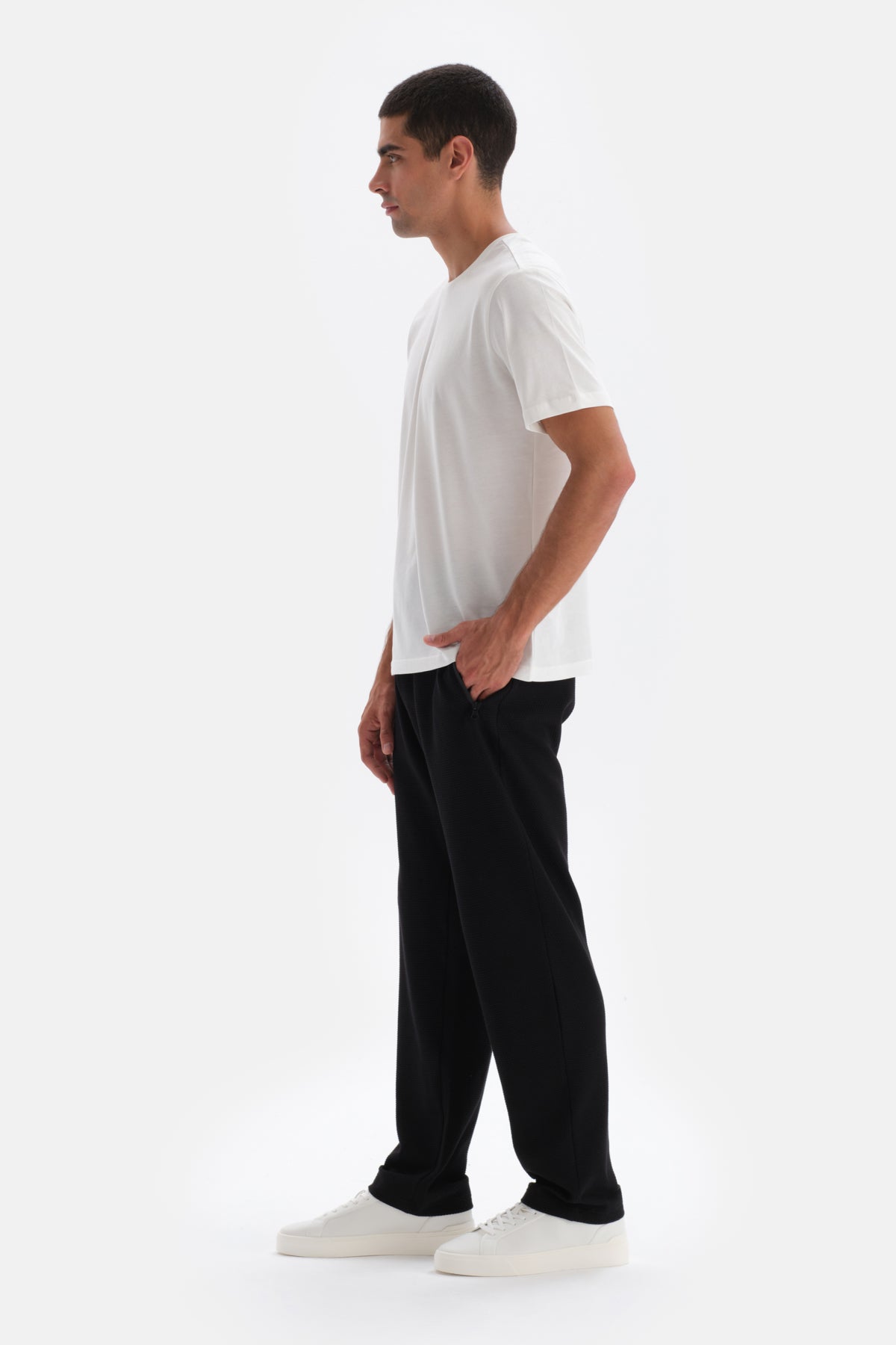 Beyaz Bis Yaka Supima Pamuklu Kısa Kollu Tişört