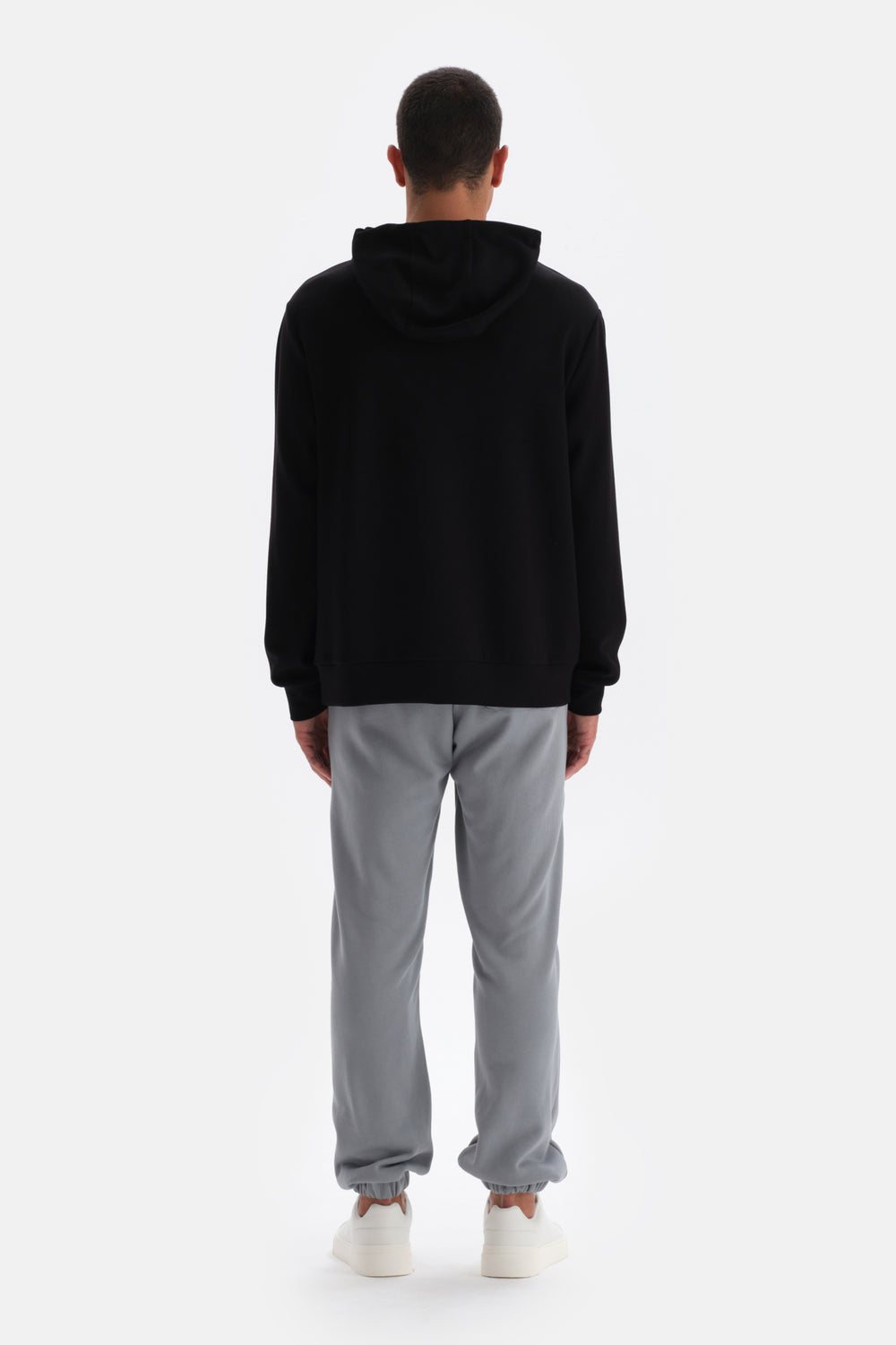 Siyah Kapüşonlu Uzun Kollu Sweatshırt
