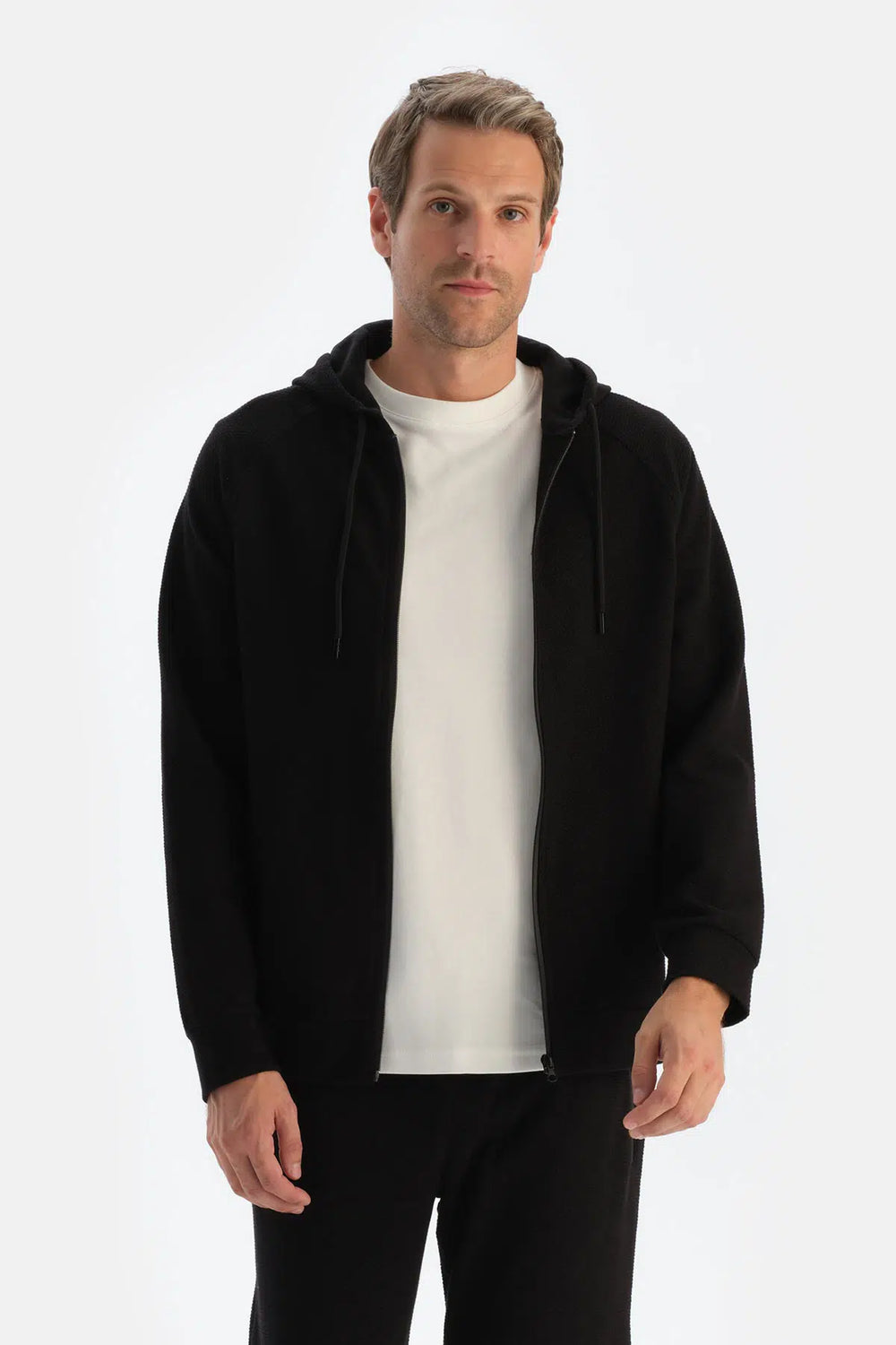 Siyah Kapüşonlu Fermuarlı Sweatshirt