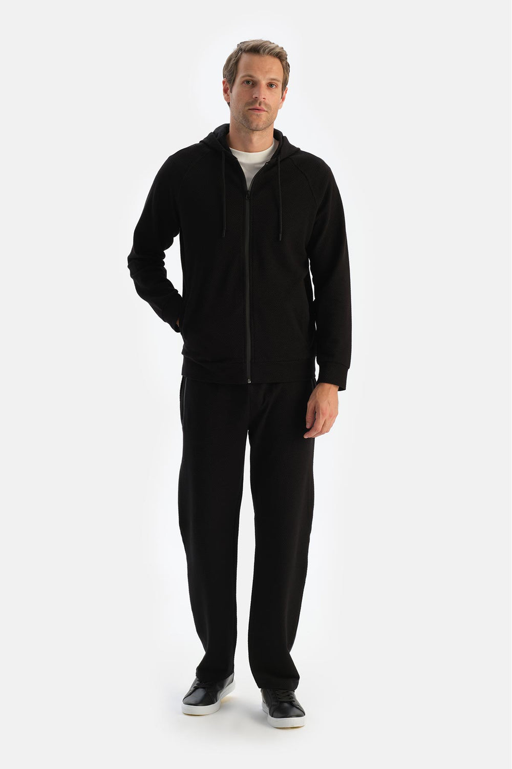 Siyah Kapüşonlu Fermuarlı Sweatshirt