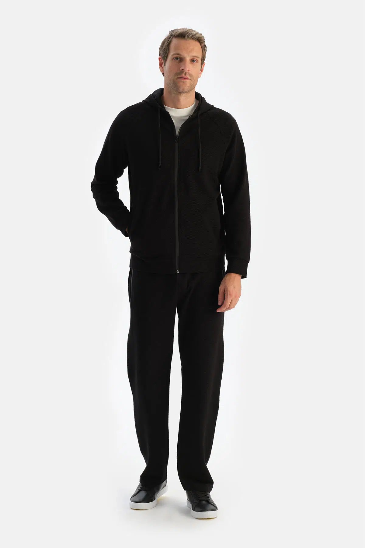 Siyah Kapüşonlu Fermuarlı Sweatshirt