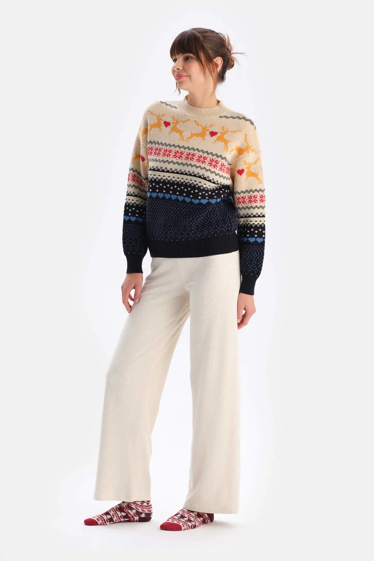 Ekru Etiket Detaylı Bol Paça Kadife Pantolon