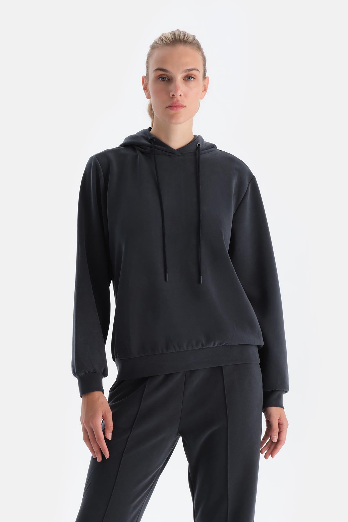 Siyah Uzun Kollu Kapüşonlu Basıc Modal Sweatshırt