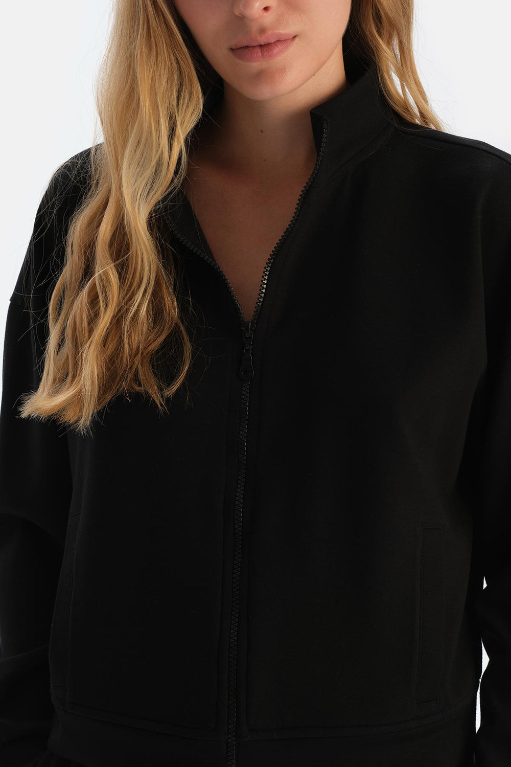 Siyah Dik Yaka Fermuarlı Modal Sweatshirt