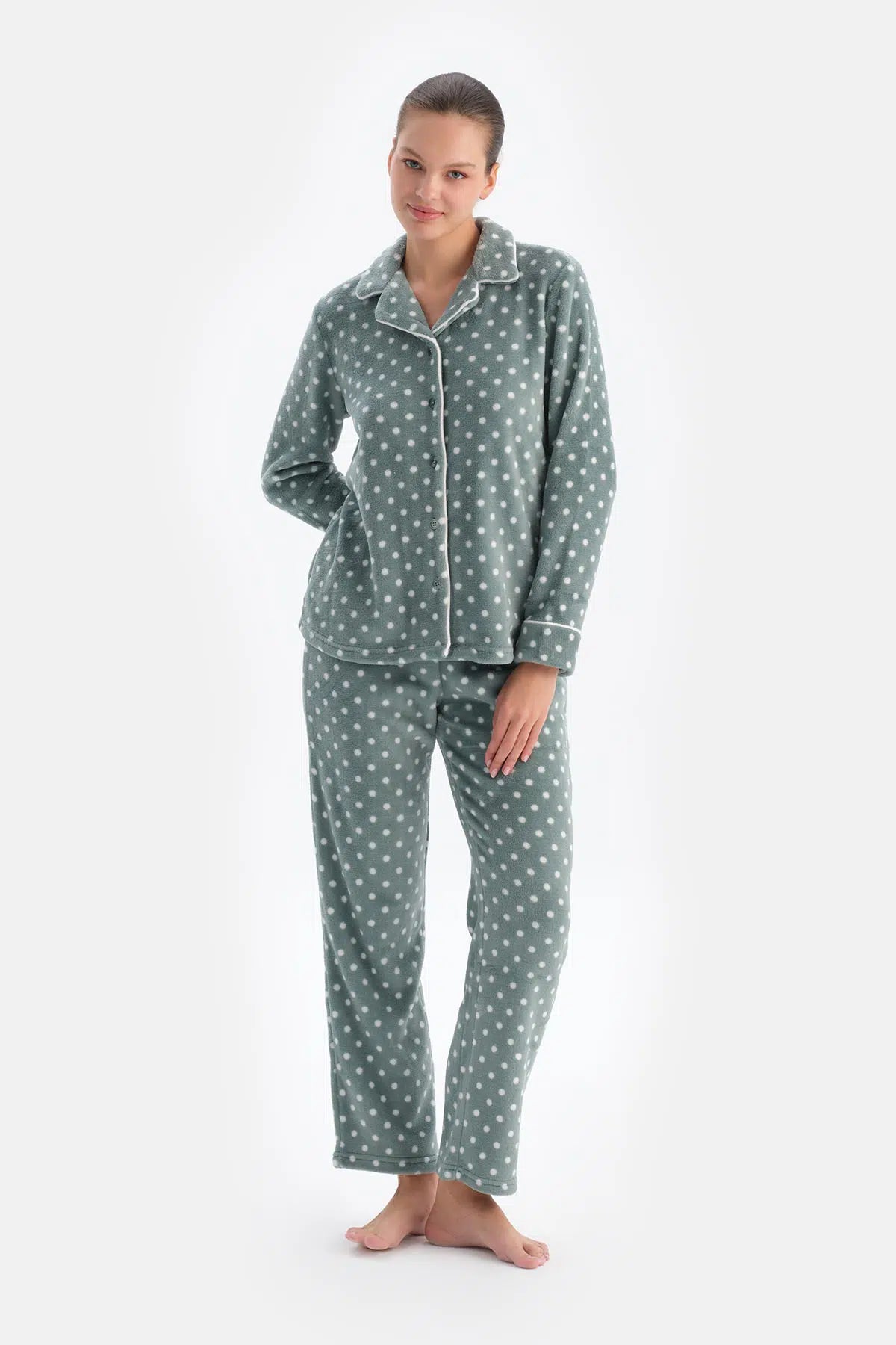 Açık Gri Puantiyeli Polar Gömlek Pantolon Pijama Takımı
