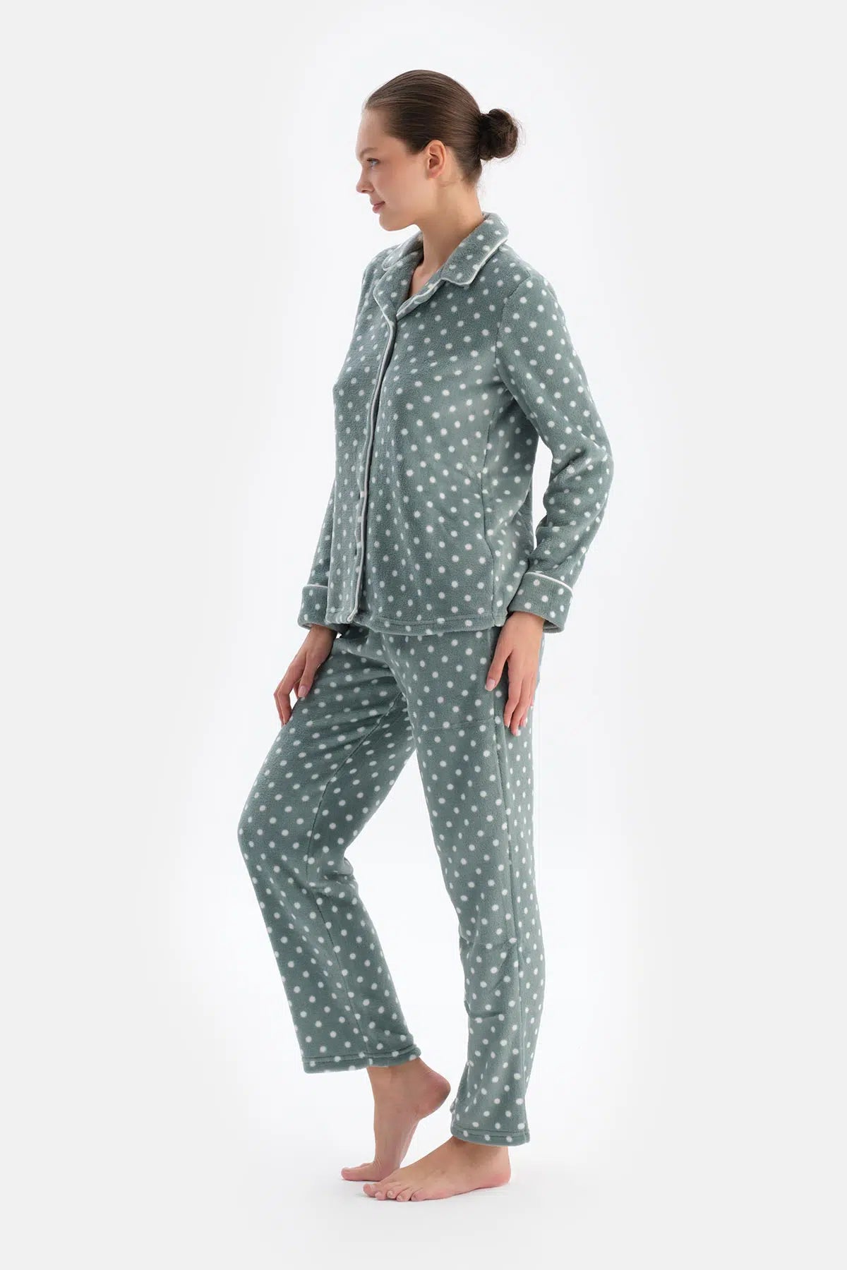 Açık Gri Puantiyeli Polar Gömlek Pantolon Pijama Takımı