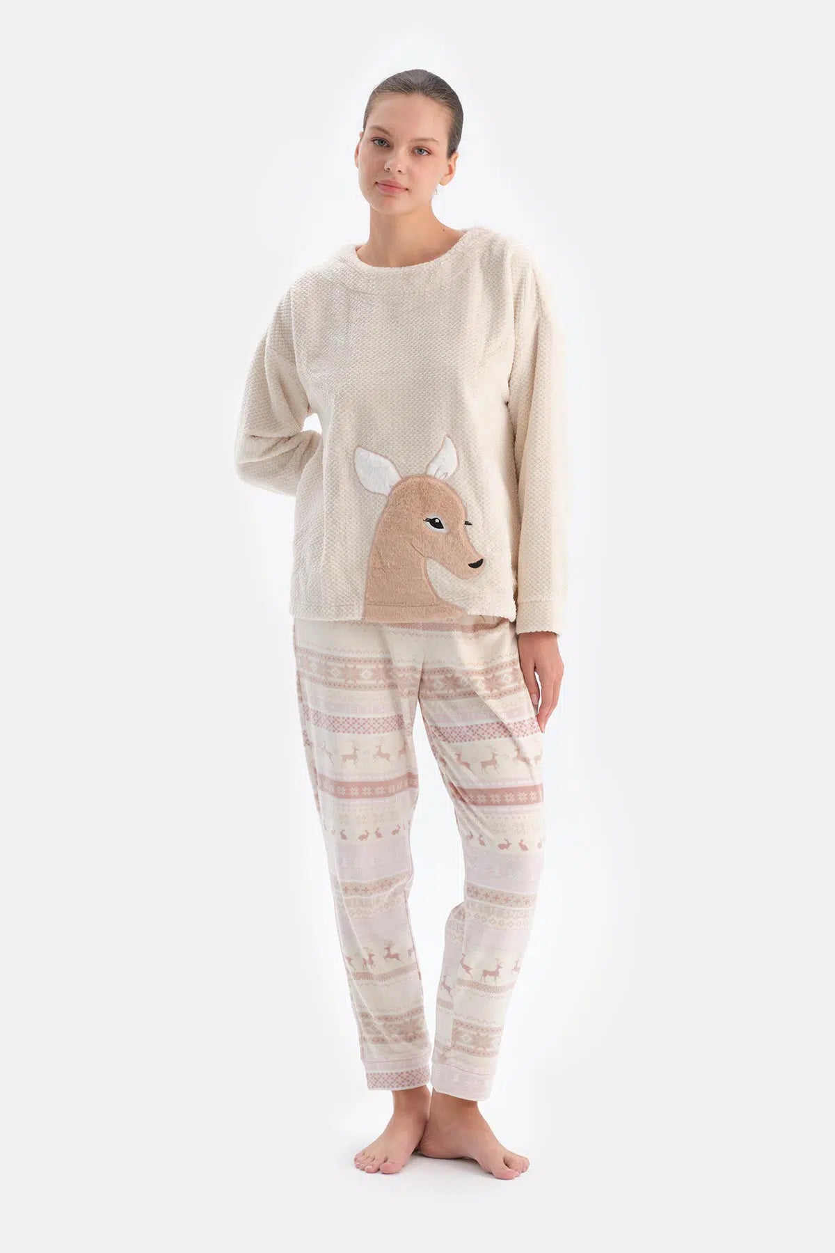 Ekru Geyikli Altı Metraj Baskılı Pijama Takımı
