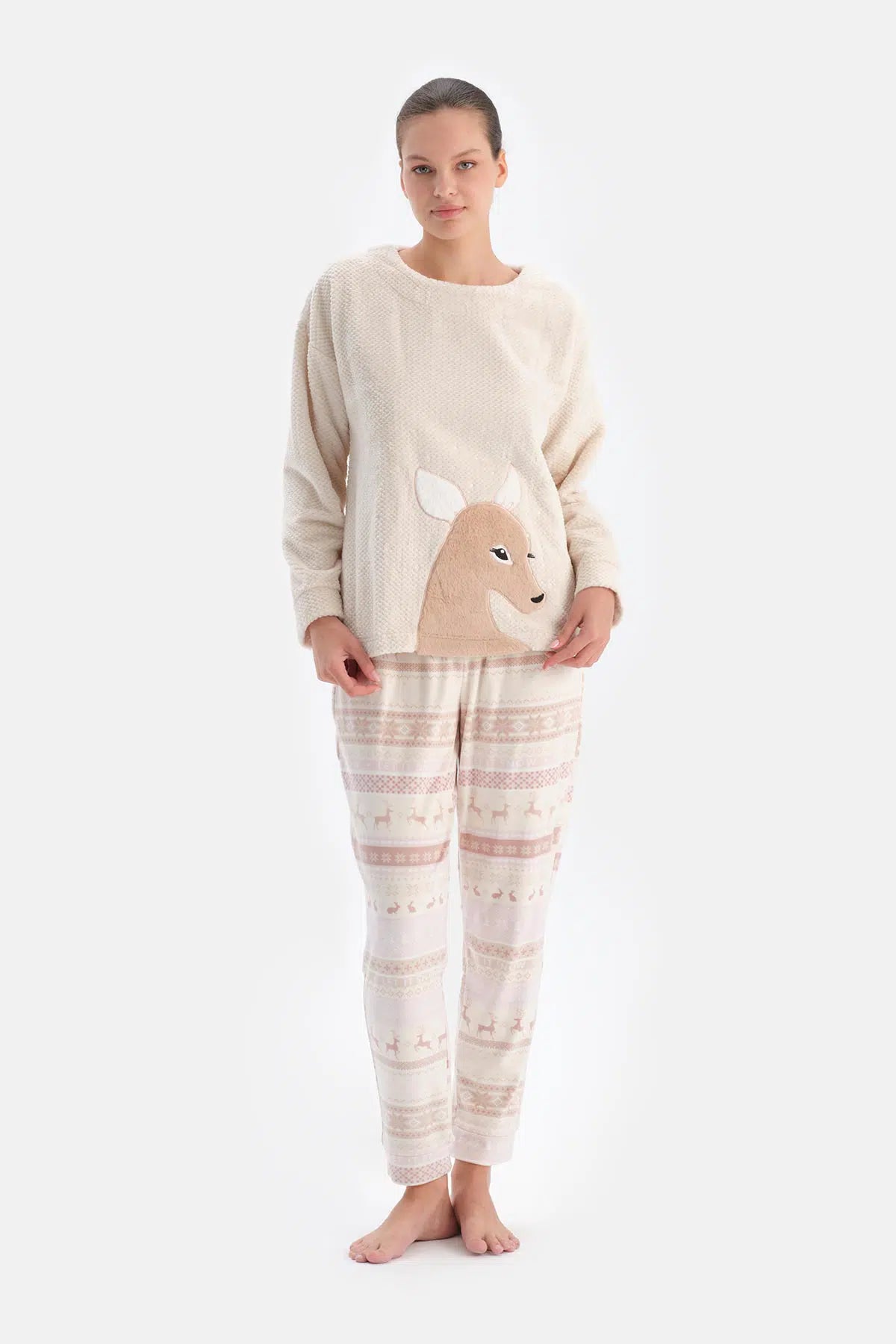 Ekru Geyikli Altı Metraj Baskılı Pijama Takımı