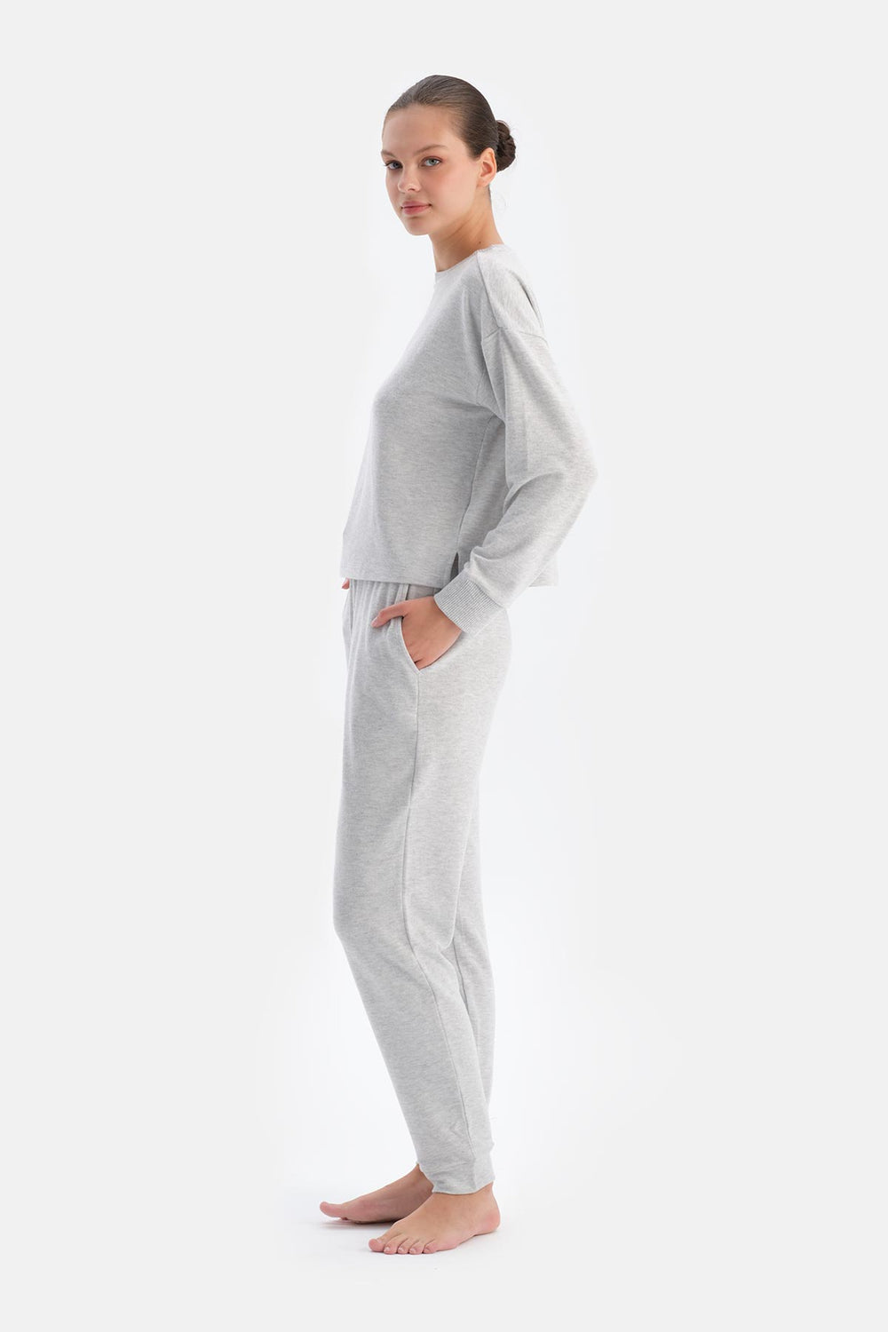 Gri Melanj Bisiklet Yaka Uzun Kollu Jogger Pantolonlu Pijama Takımı