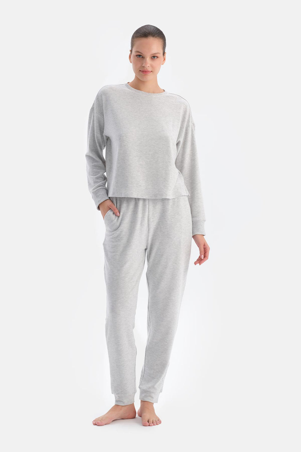 Gri Melanj Bisiklet Yaka Uzun Kollu Jogger Pantolonlu Pijama Takımı