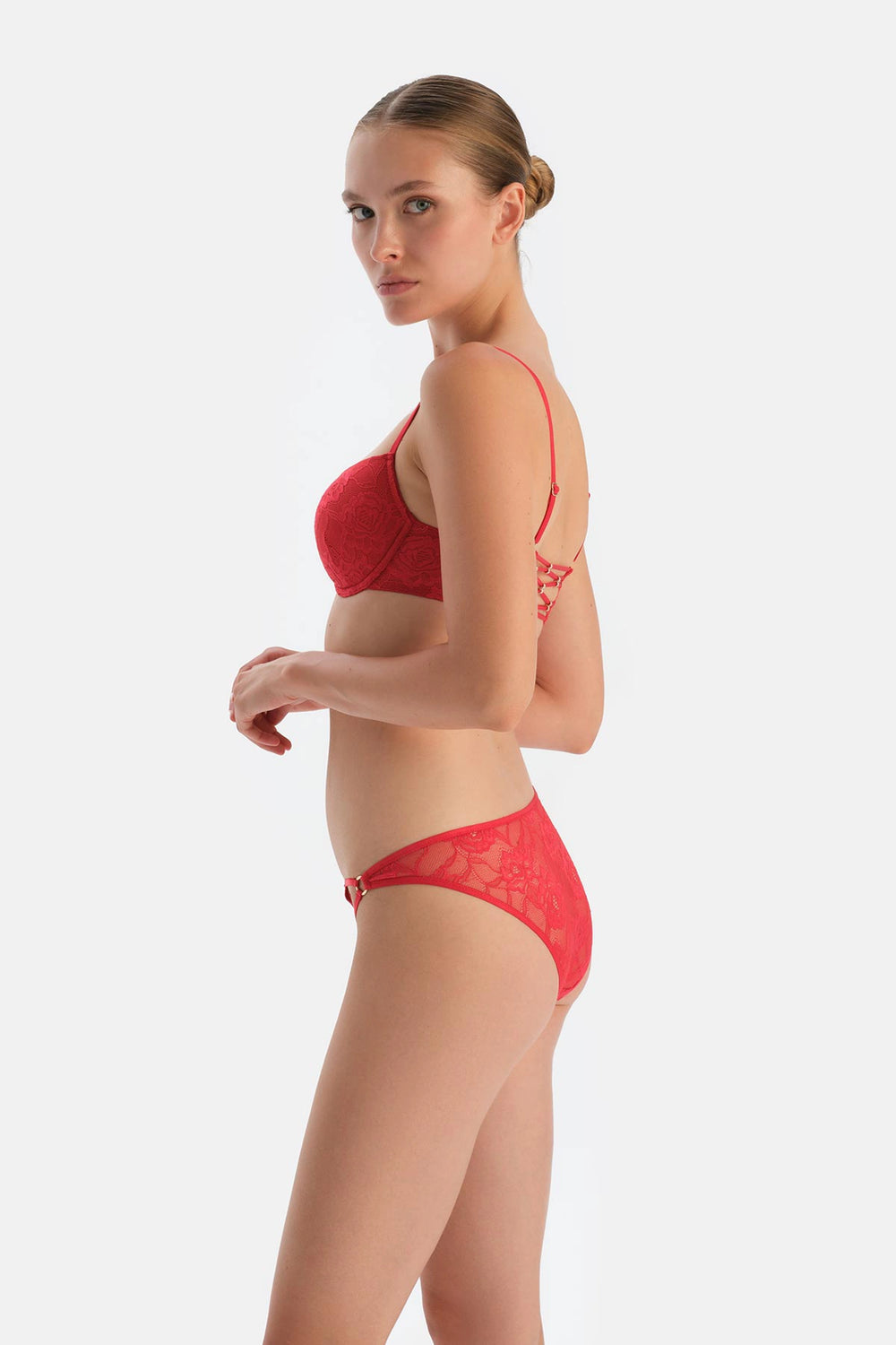 Kırmızı Ön Aksesuar Detaylı Dantelli Brıef Külot