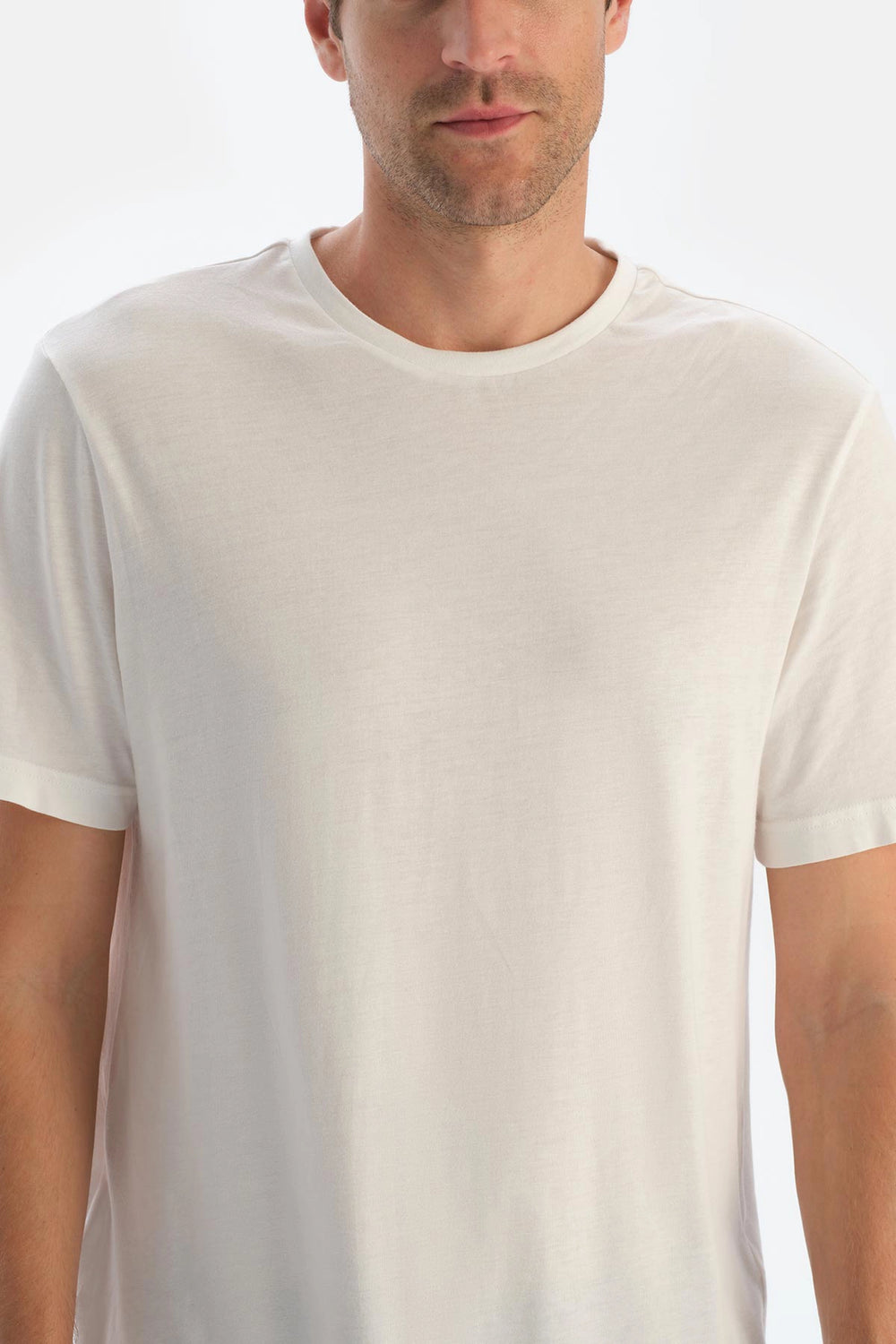 Ekru Bisiklet Yaka Kısa Kollu Tişört Şal Desenli Şortlu Pijama Takımı