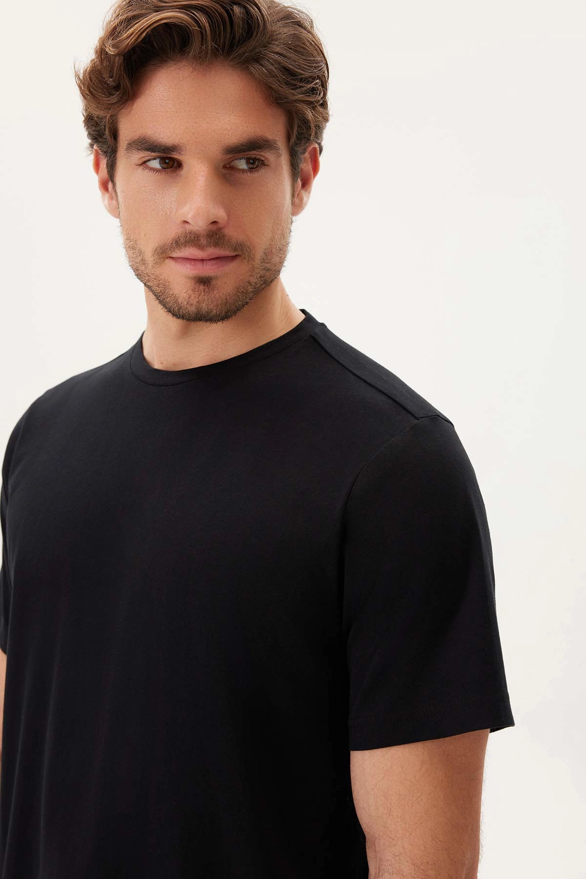 Beyaz-Siyah Bisiklet Yaka Kısa Kollu Ikili Tişört