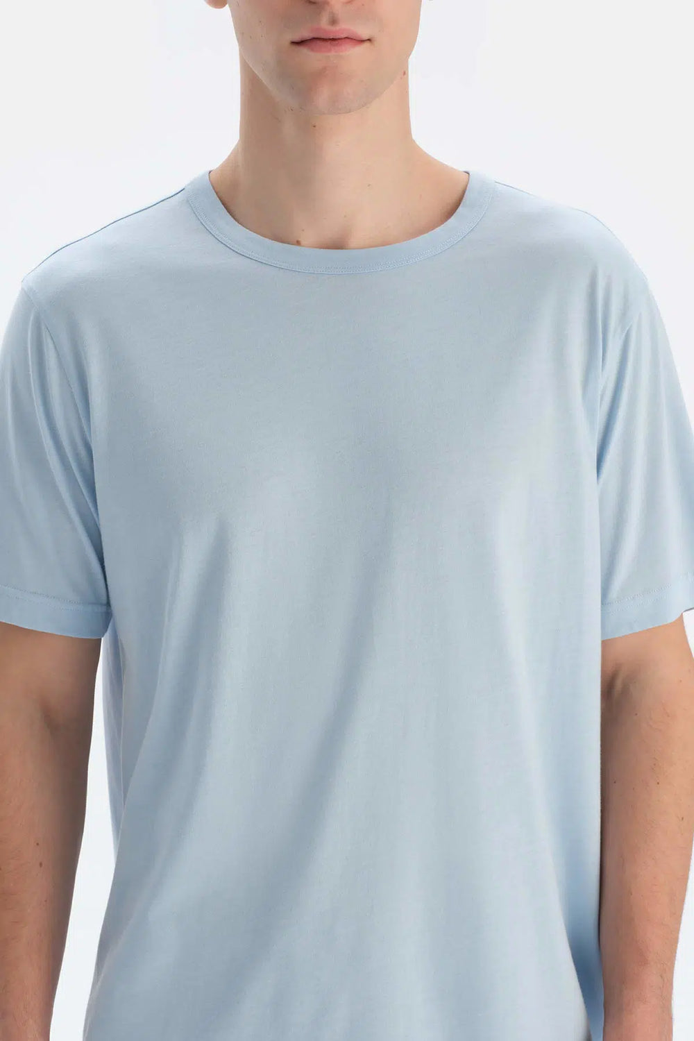 Açık Mavi Bisiklet Yaka Altı Dokuma Şort Pijama Takımı