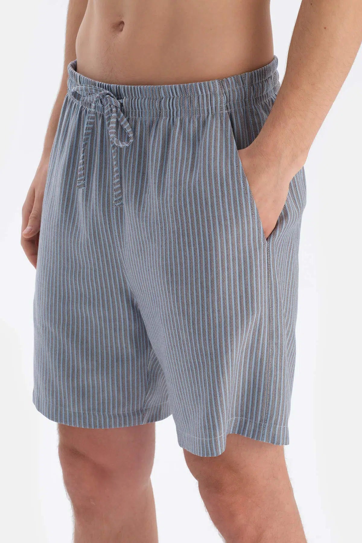 Açık Mavi Bisiklet Yaka Altı Dokuma Şort Pijama Takımı