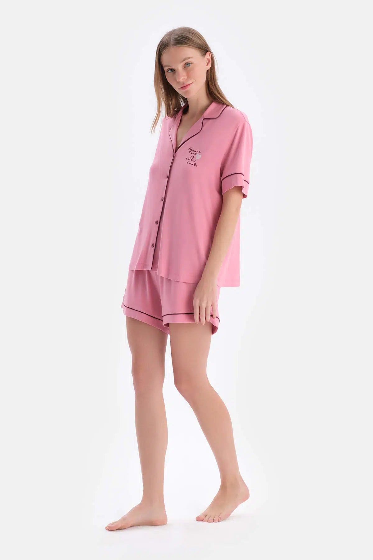 Pembe Kısa Kollu Nakış Detaylı Viskon Gömlek Şort Pijama Takımı