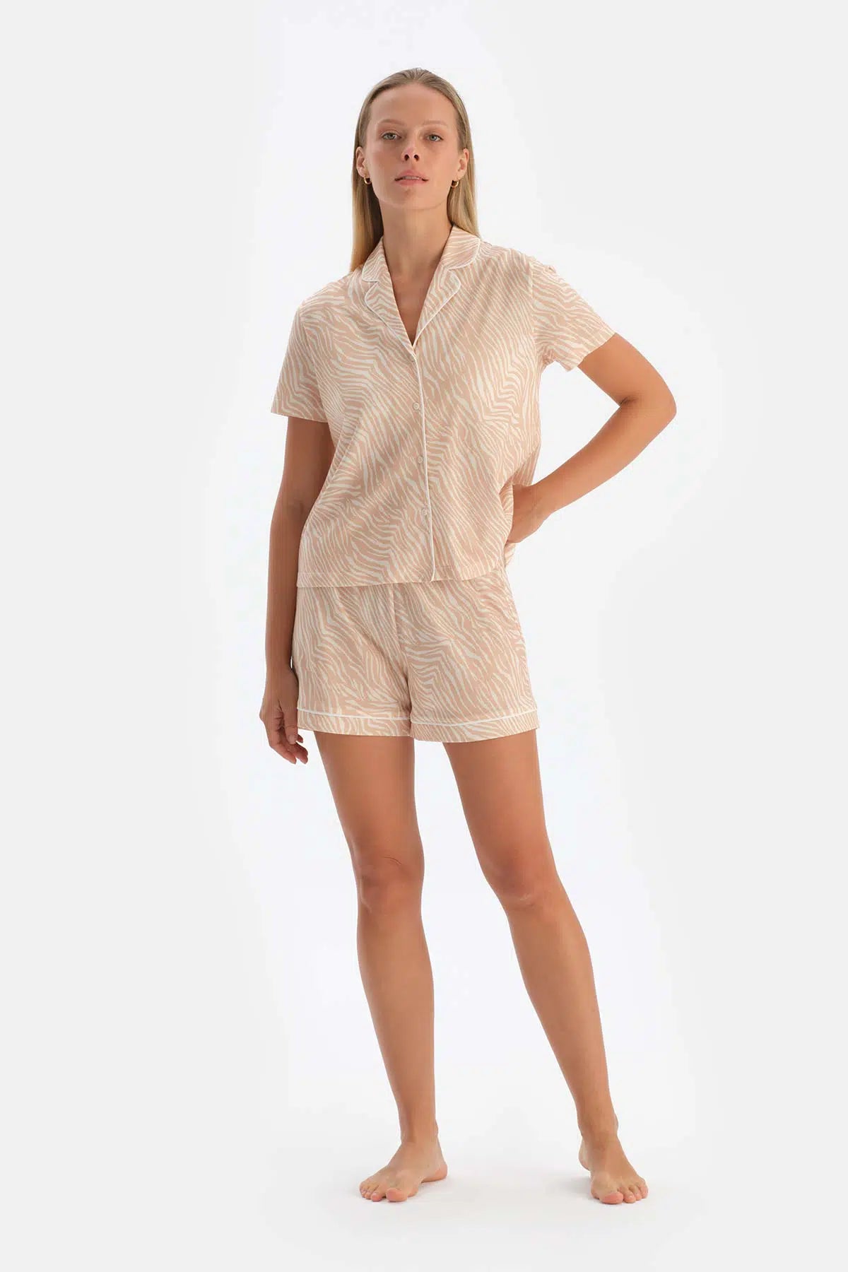 Bej Zebra Desenli Gömlek Yaka Şortlu Pijama Takımı